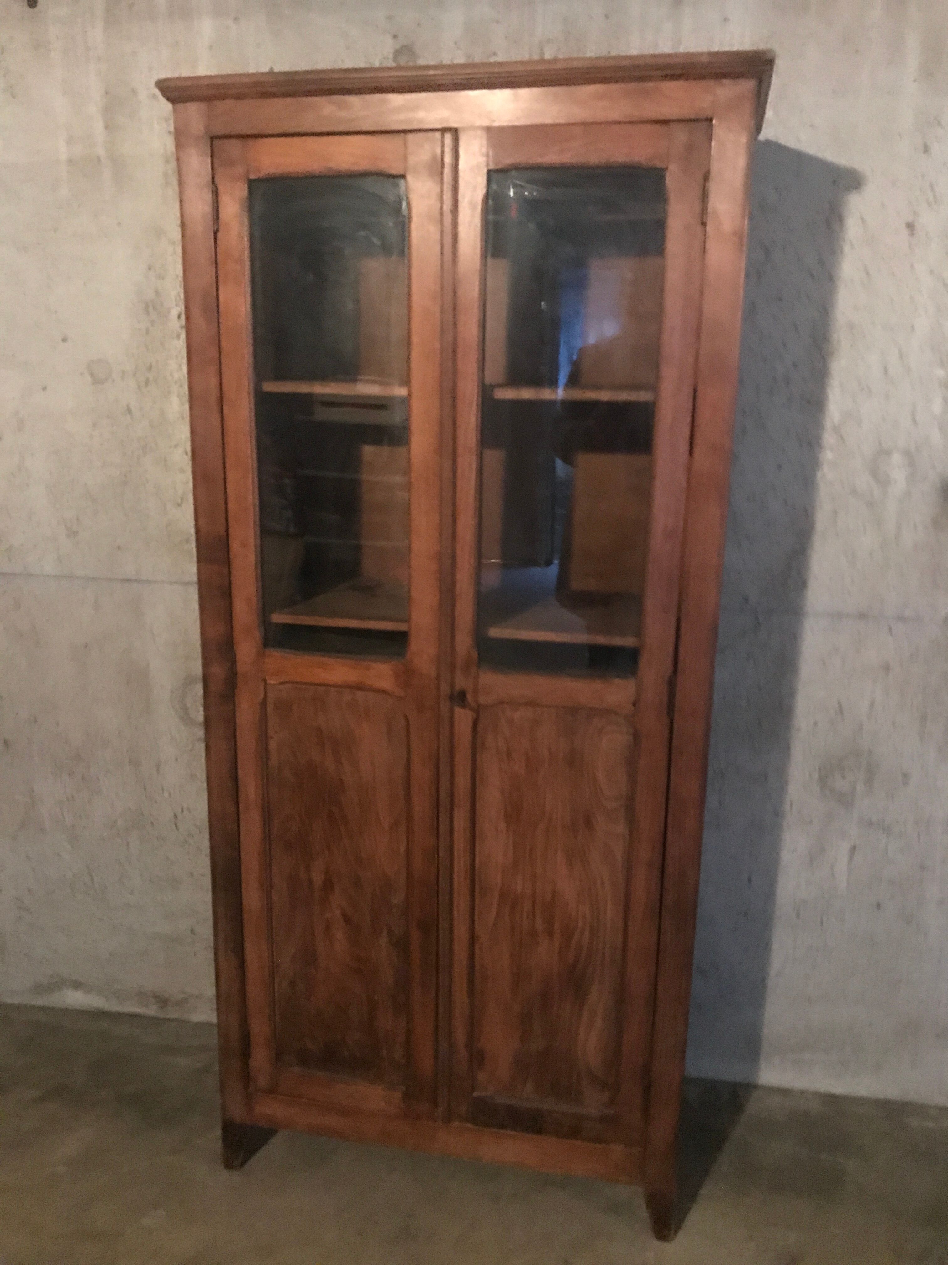 Small Parisian wardrobe showcase