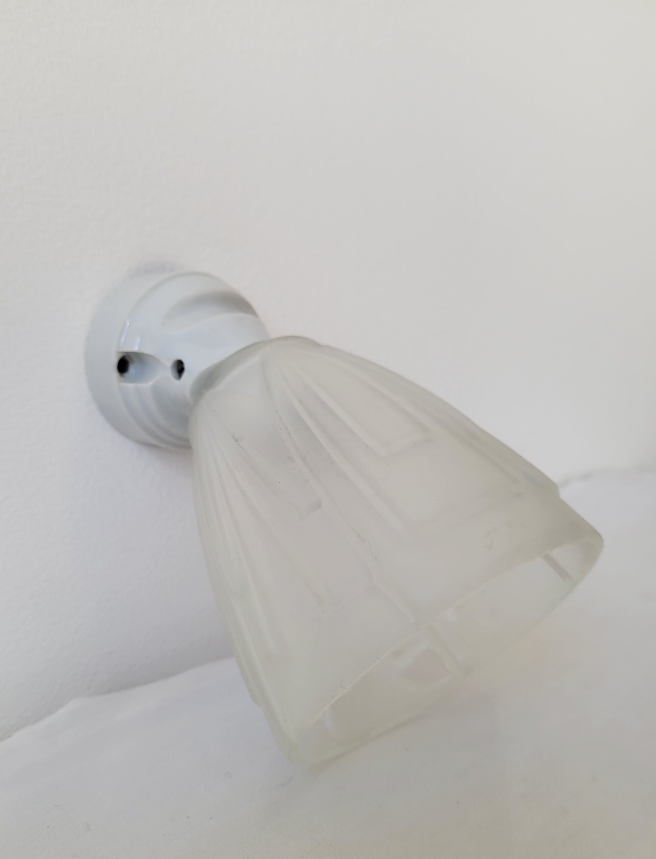 Art deco wall lamp in glass and porcelain