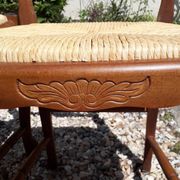 Chaises en bois et paille