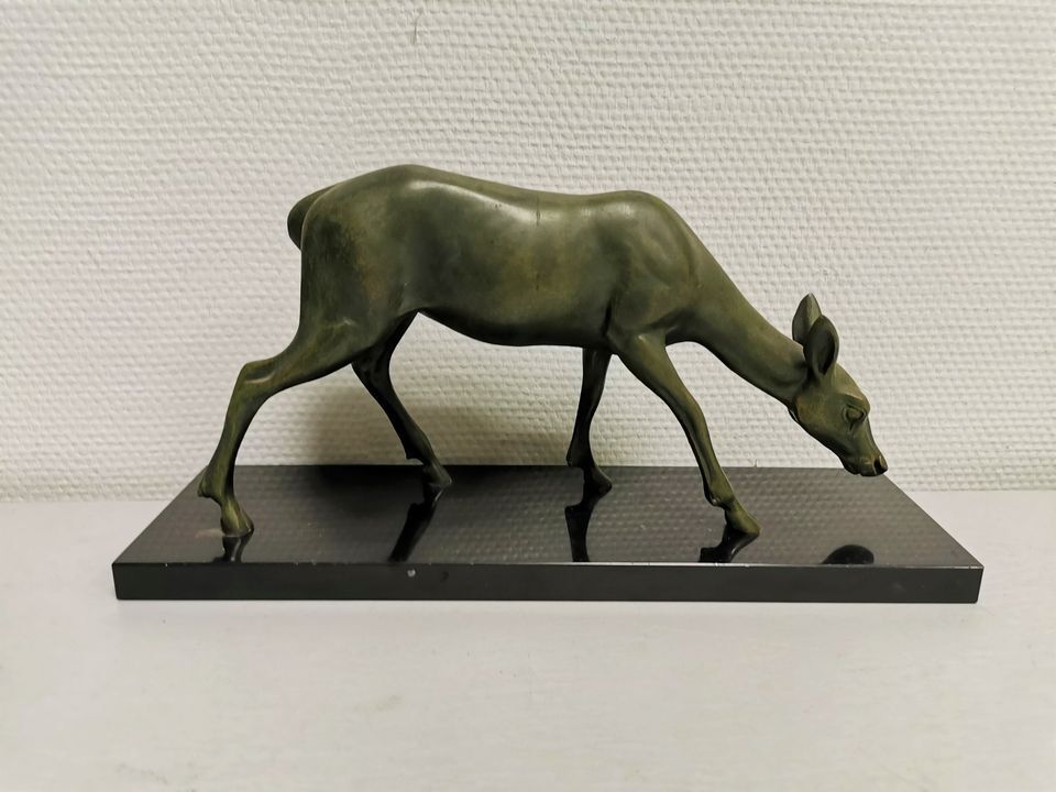 élégante Statue Art Déco Biche Régule patine verte