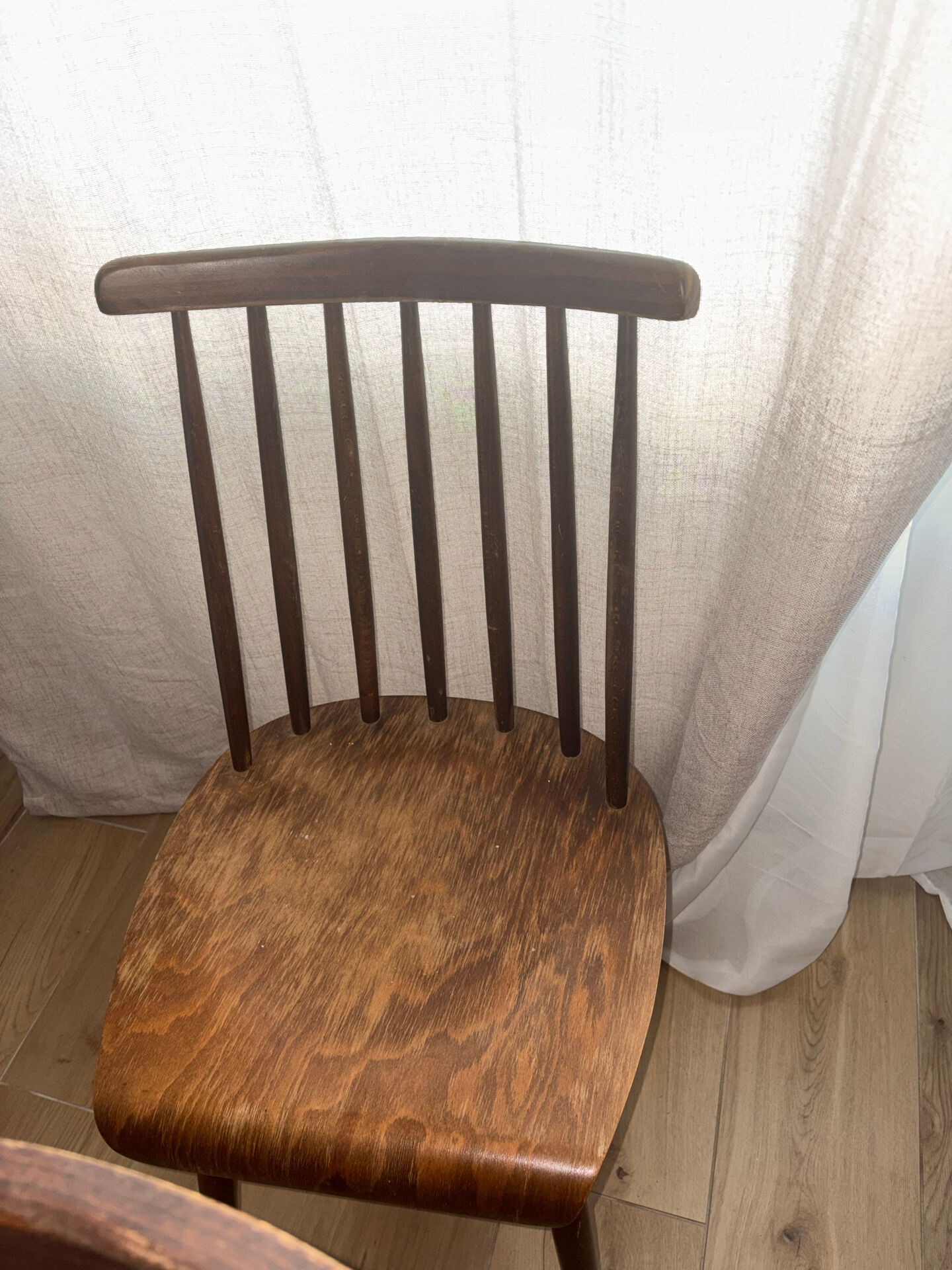 Chaise modèle Fanett