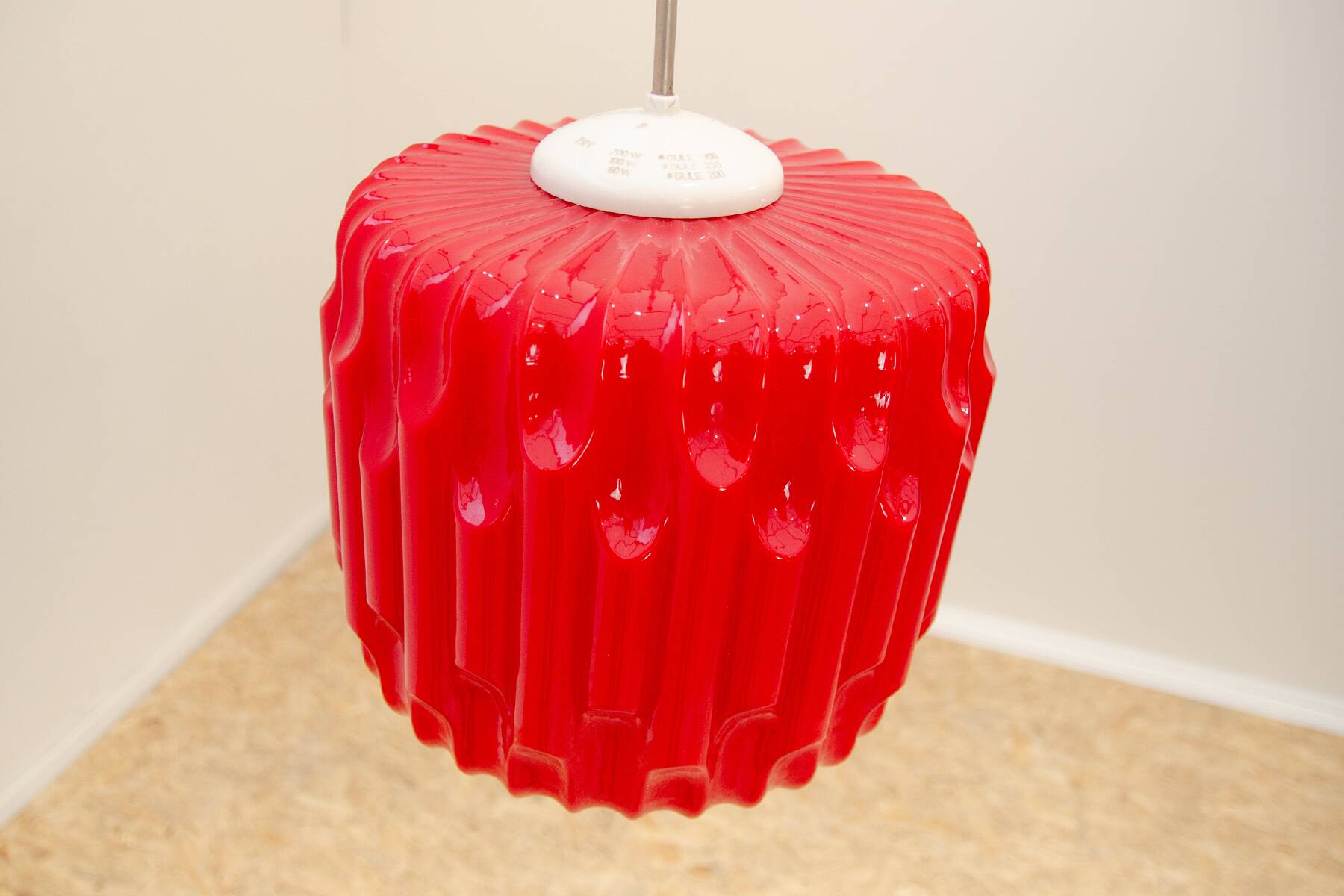 Lustre brutaliste en verre opalin de Karel Wolf pour Osvětlovací sklo, années 1970