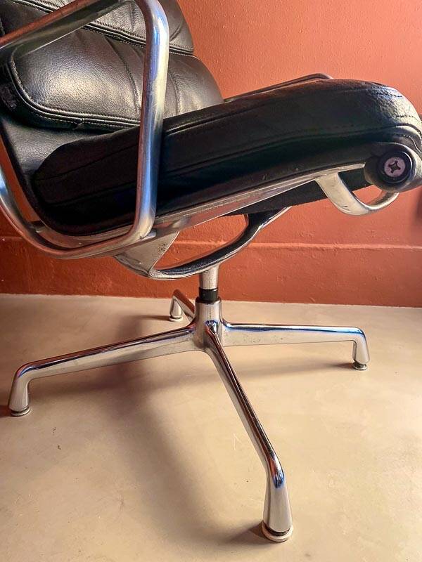 EA 216 armchair Herman Miller old edition