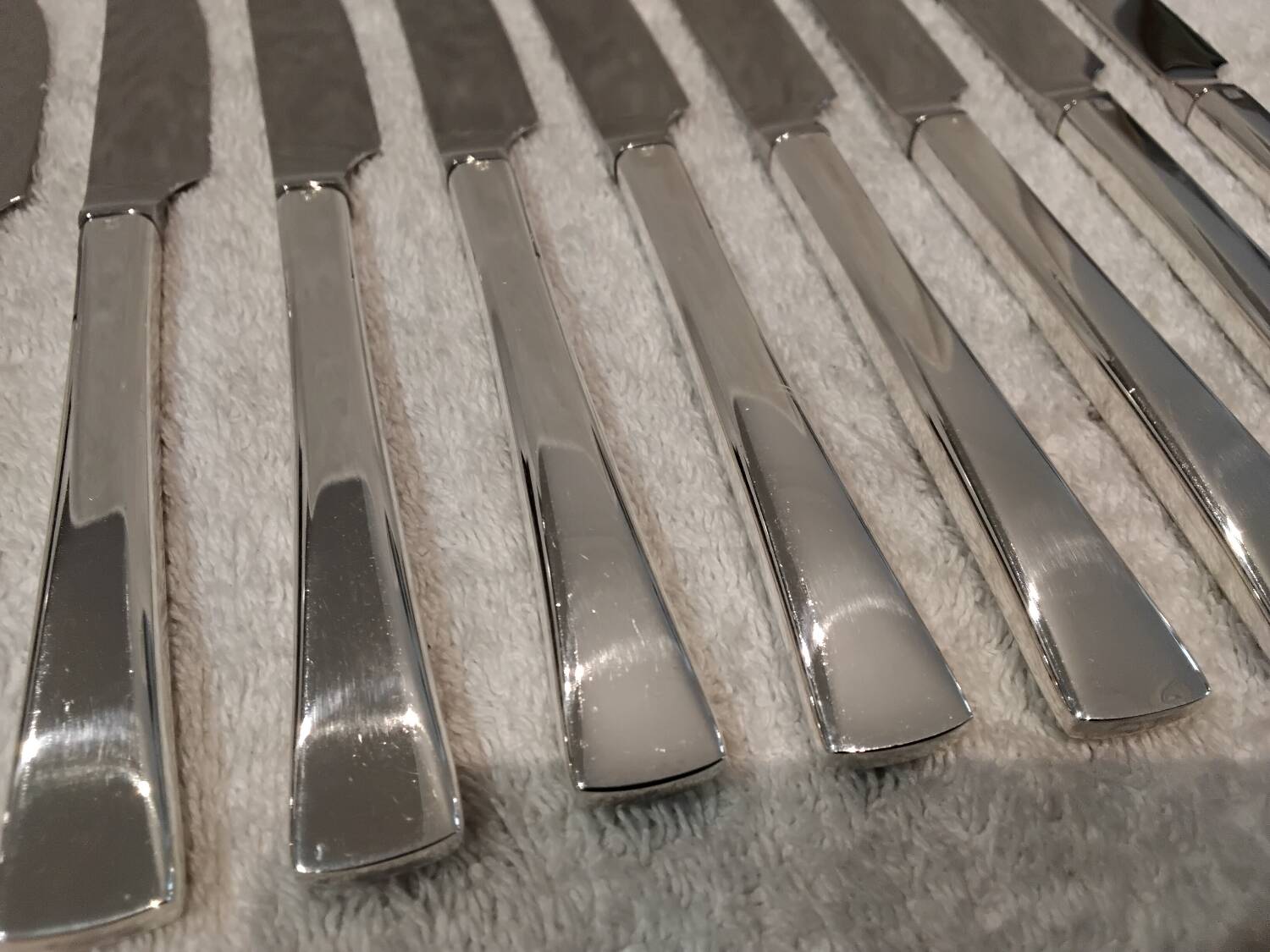 12 silver-plated dessert knives by Christofle Concorde, 19cm