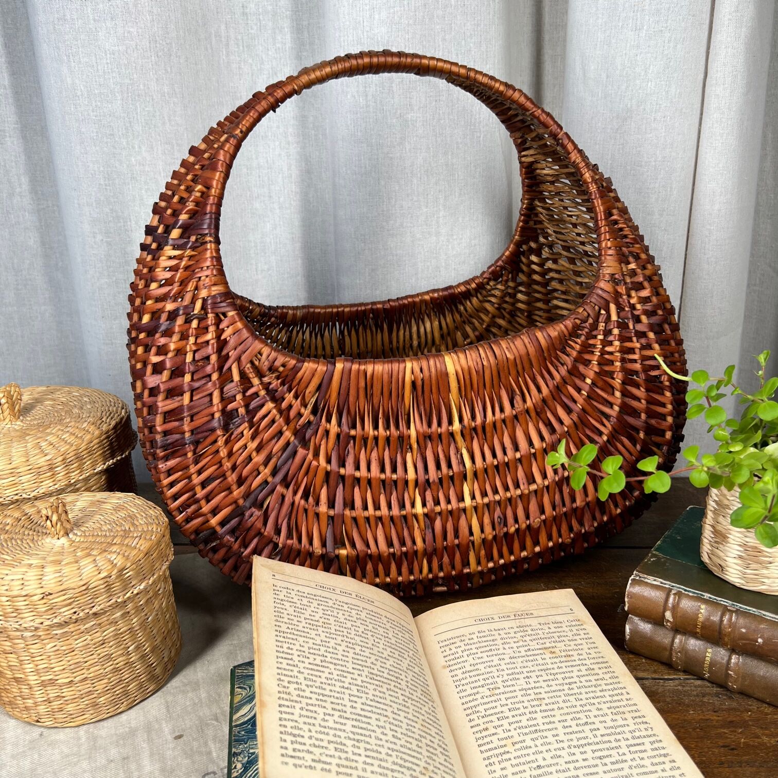 Old wicker basket "gondola" with handle