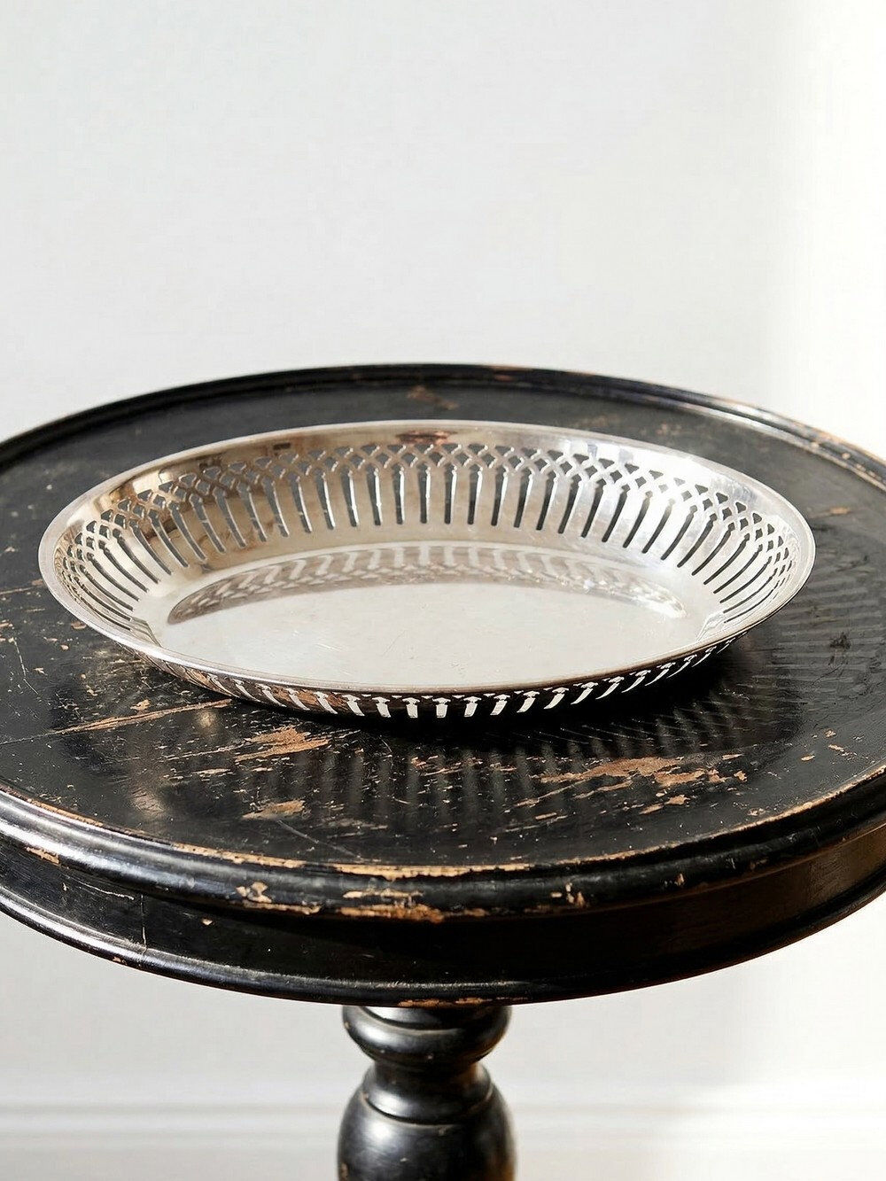 Oval openwork bread basket in silver-plated metal, vintage 1950s-70s.