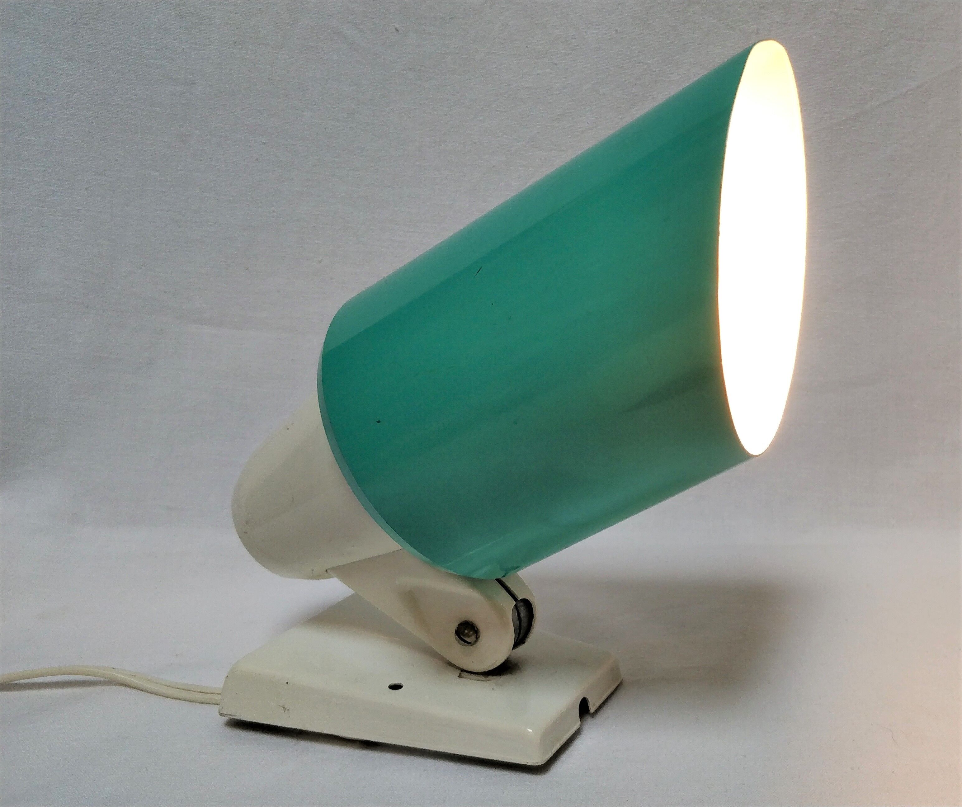 Enamelled tole wall lamp