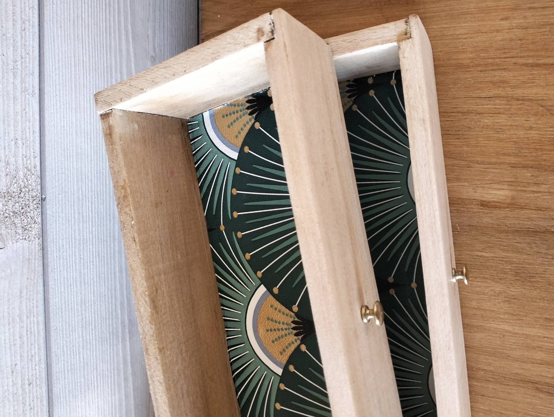 Wall shelf