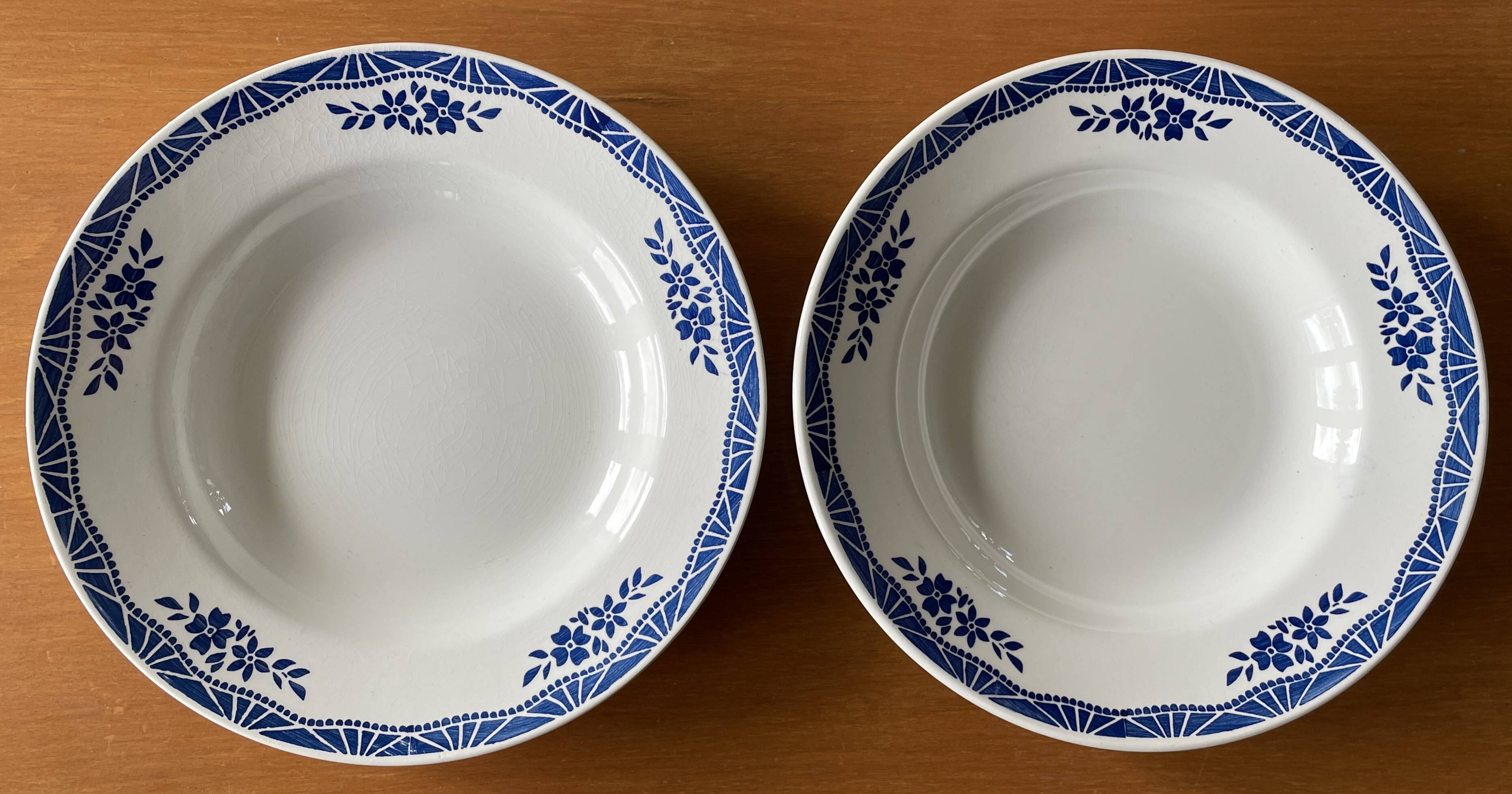 7 assiettes creuses anciennes en faïence de Saint-Amand (Nord)