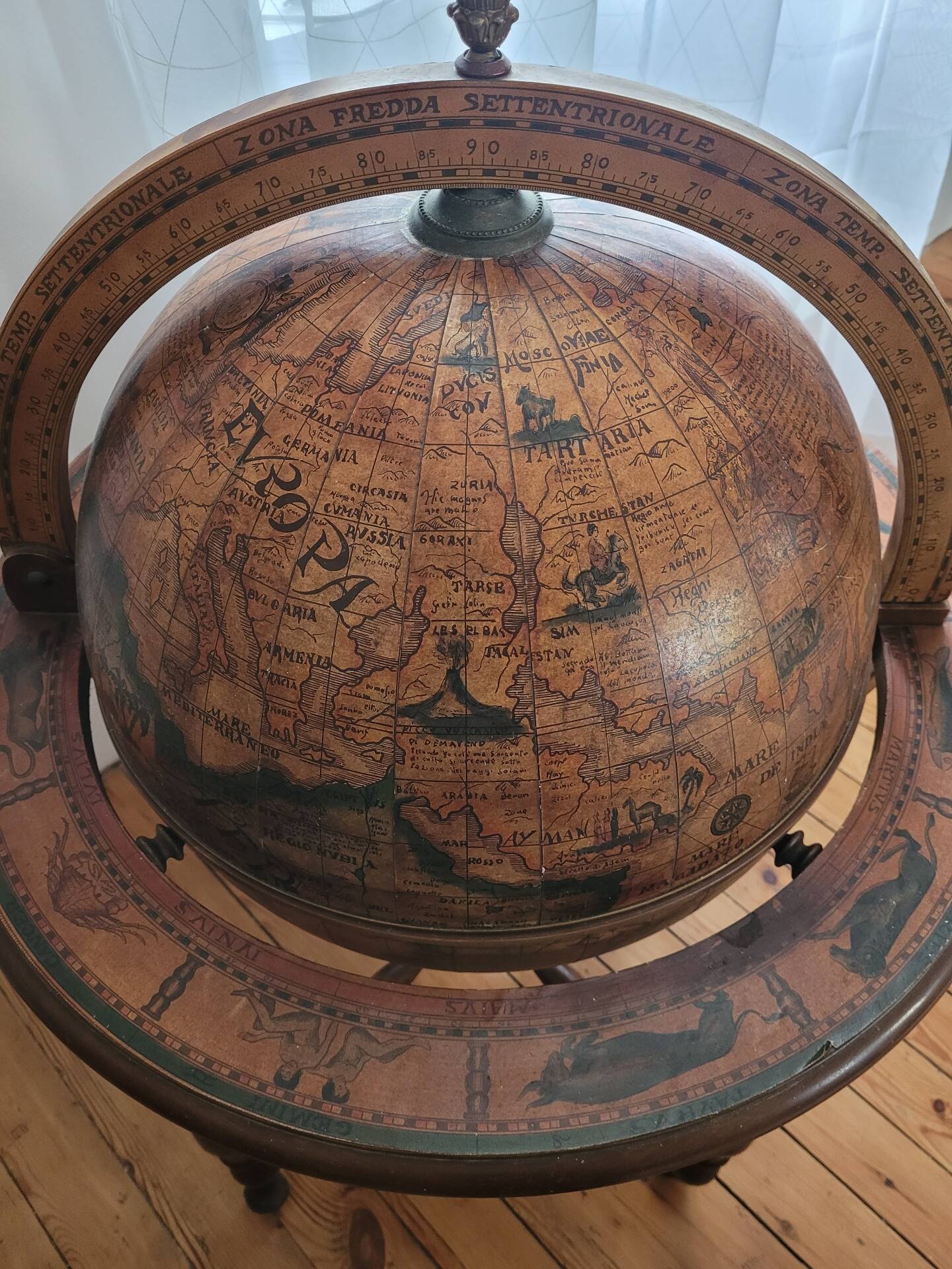 Vintage 70's world map bar