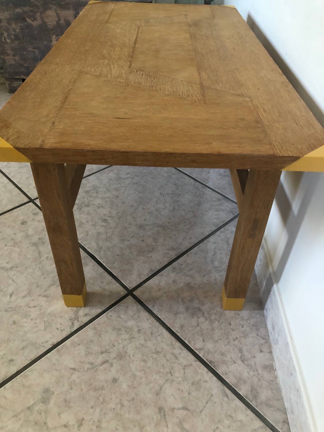 Small children's desk