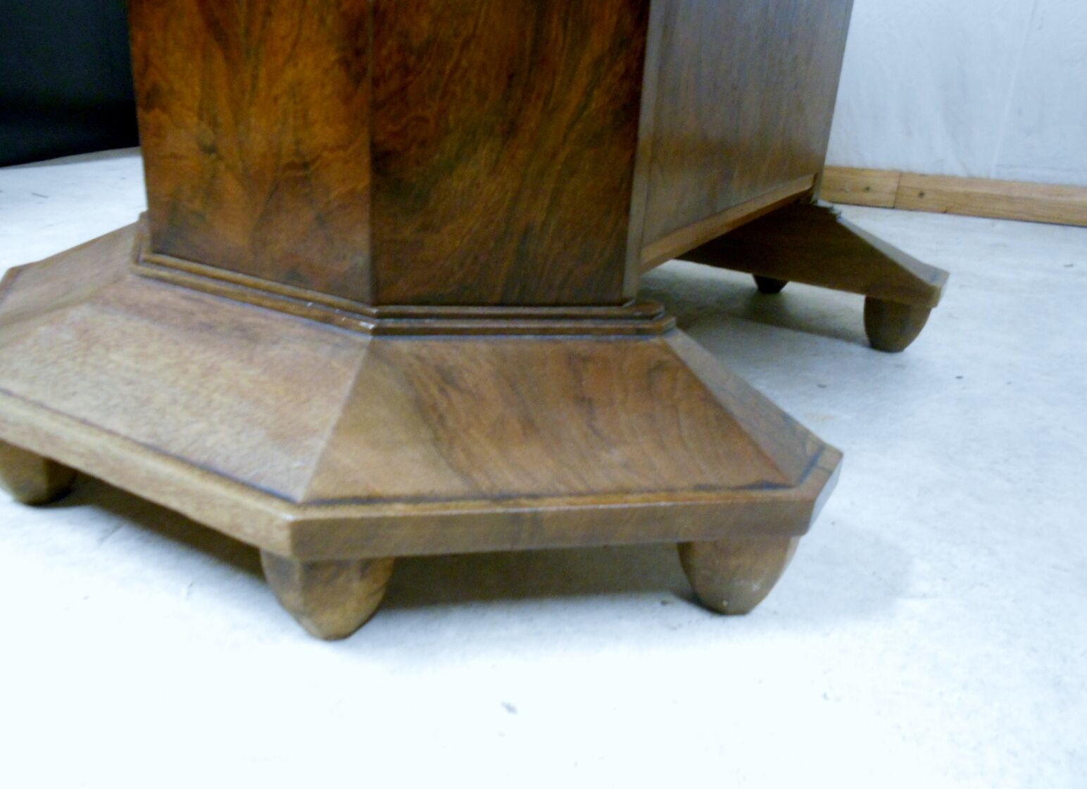 Art deco dining table