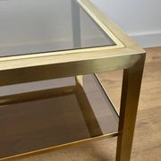Paire d'importants bouts de canapé carrés en laiton