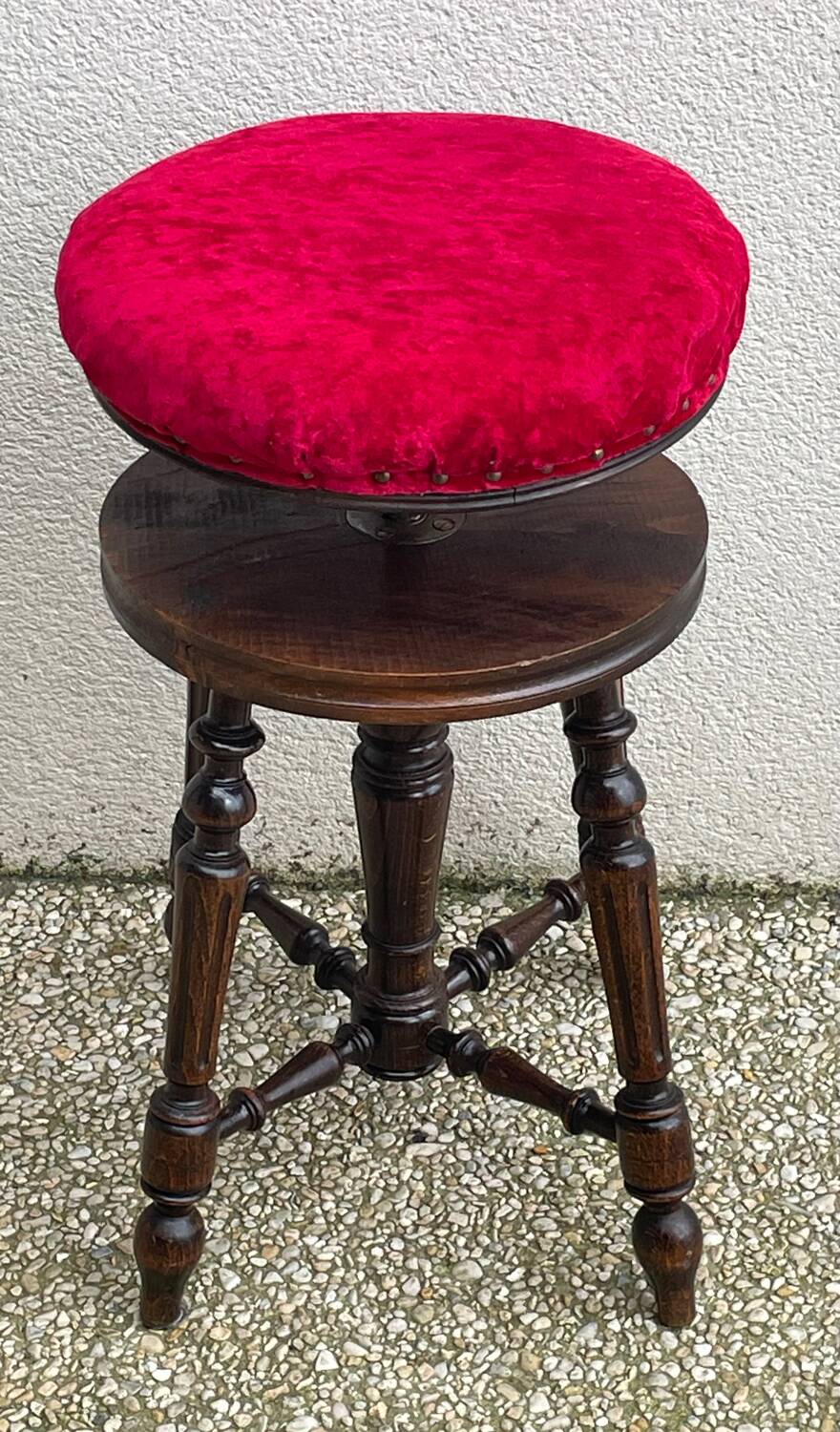 Napoleon III piano stool