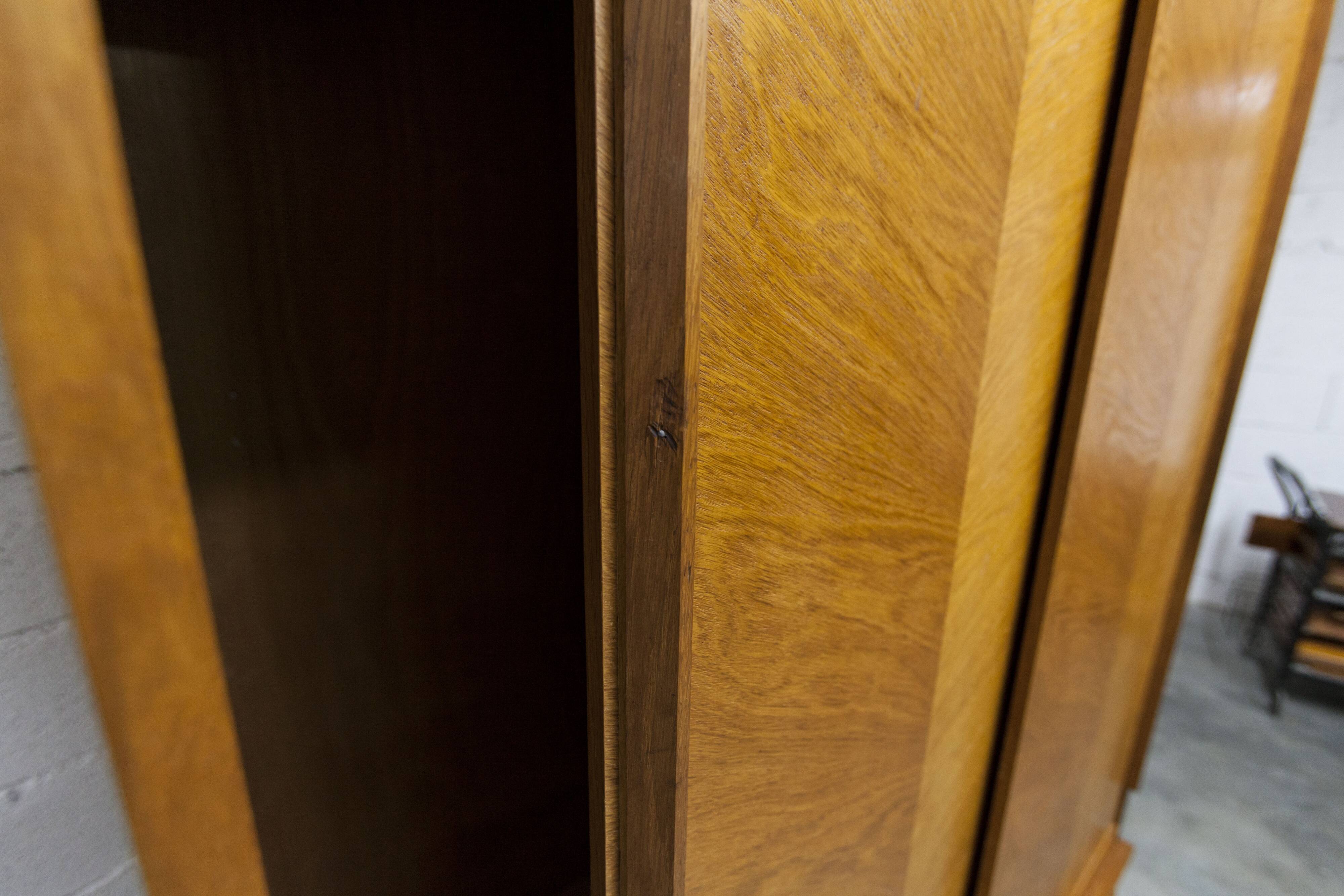 Armoire penderie 1950 pieds compas portes coulissantes plateau neuf