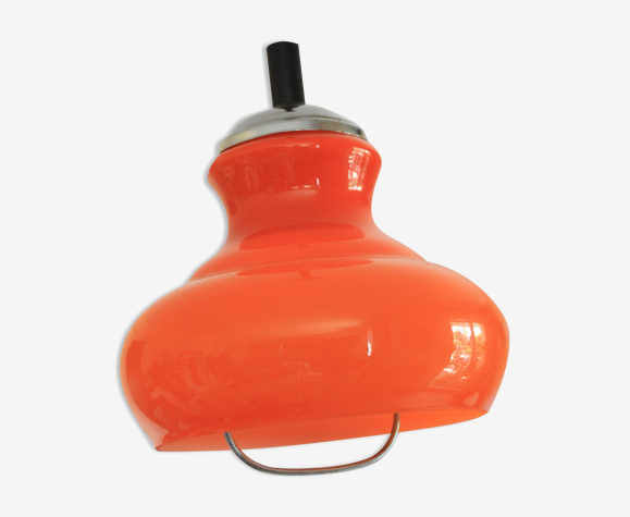 Suspension goes up and down from the kitchen, orange blown glass.