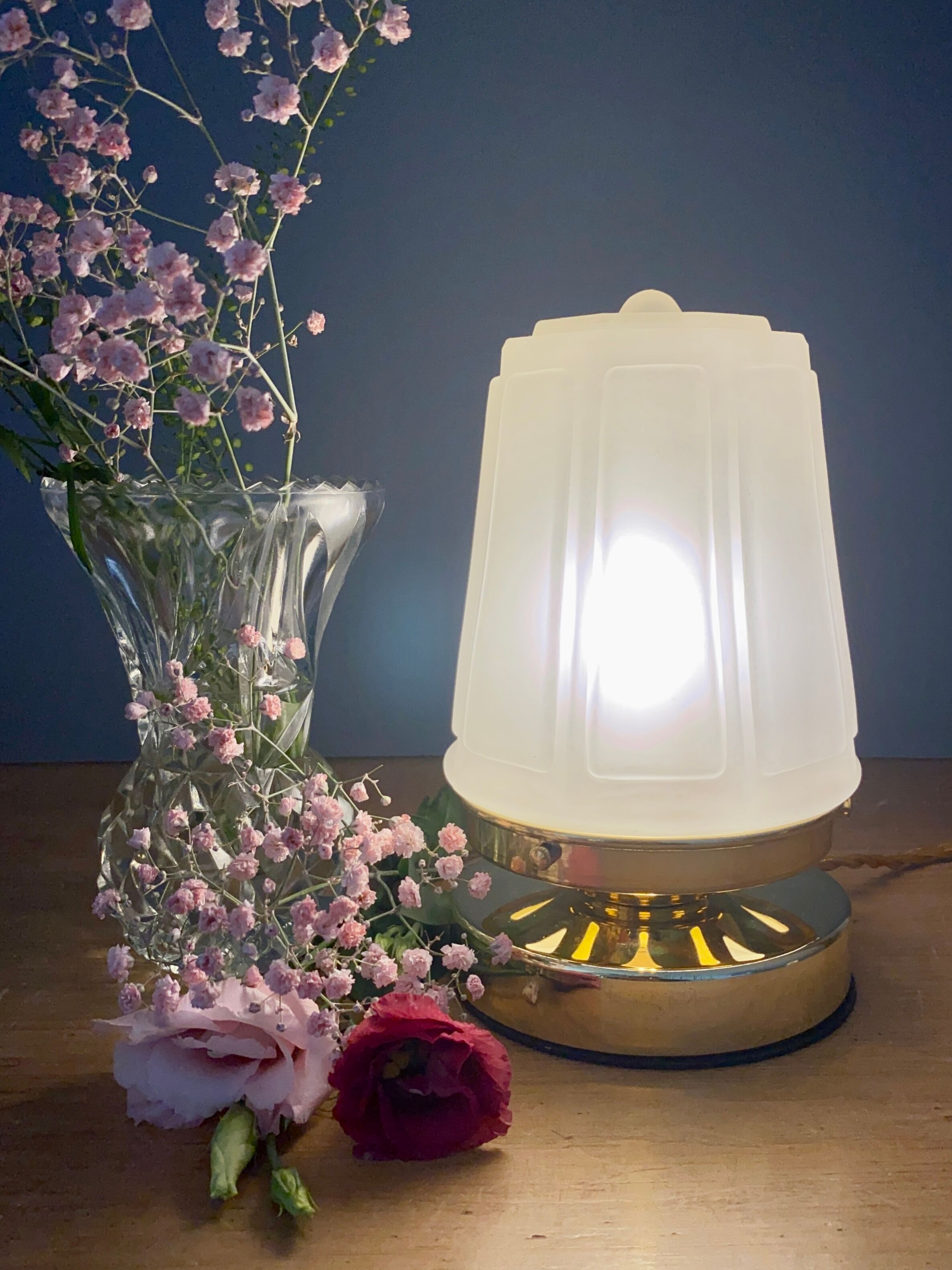 Vintage Art Deco frosted glass globe table lamp