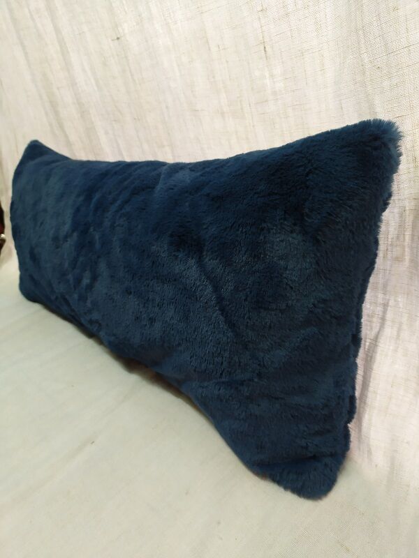 Coussin en fourrure synthétique bleu canard