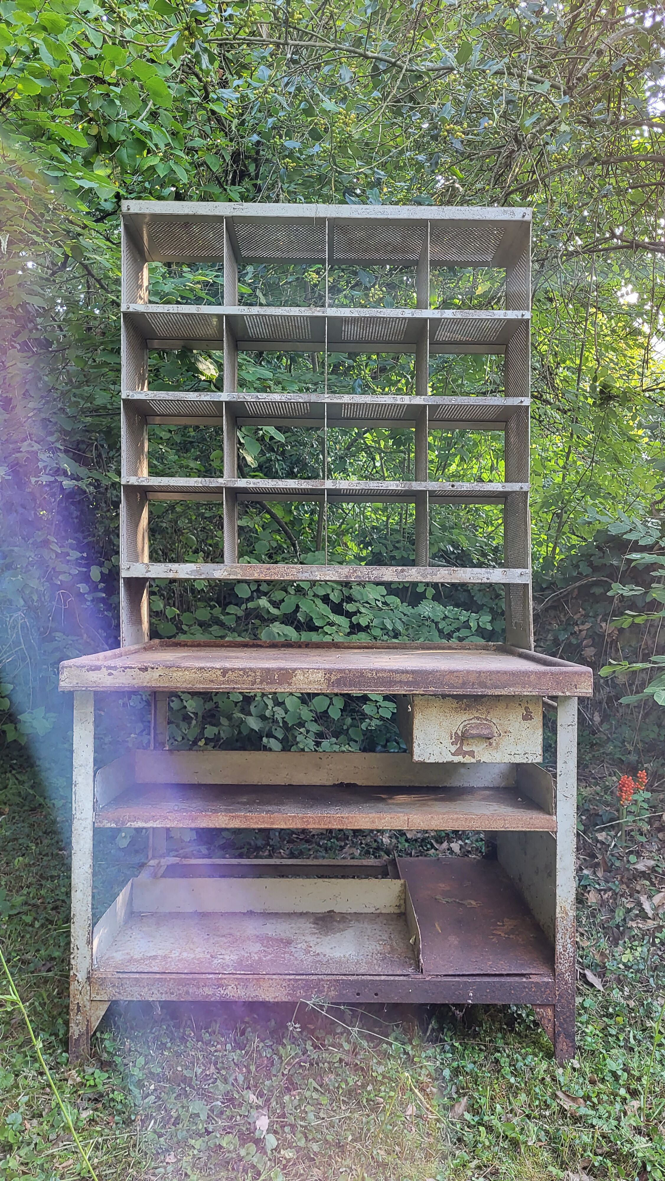 Industrial design postal sorting office