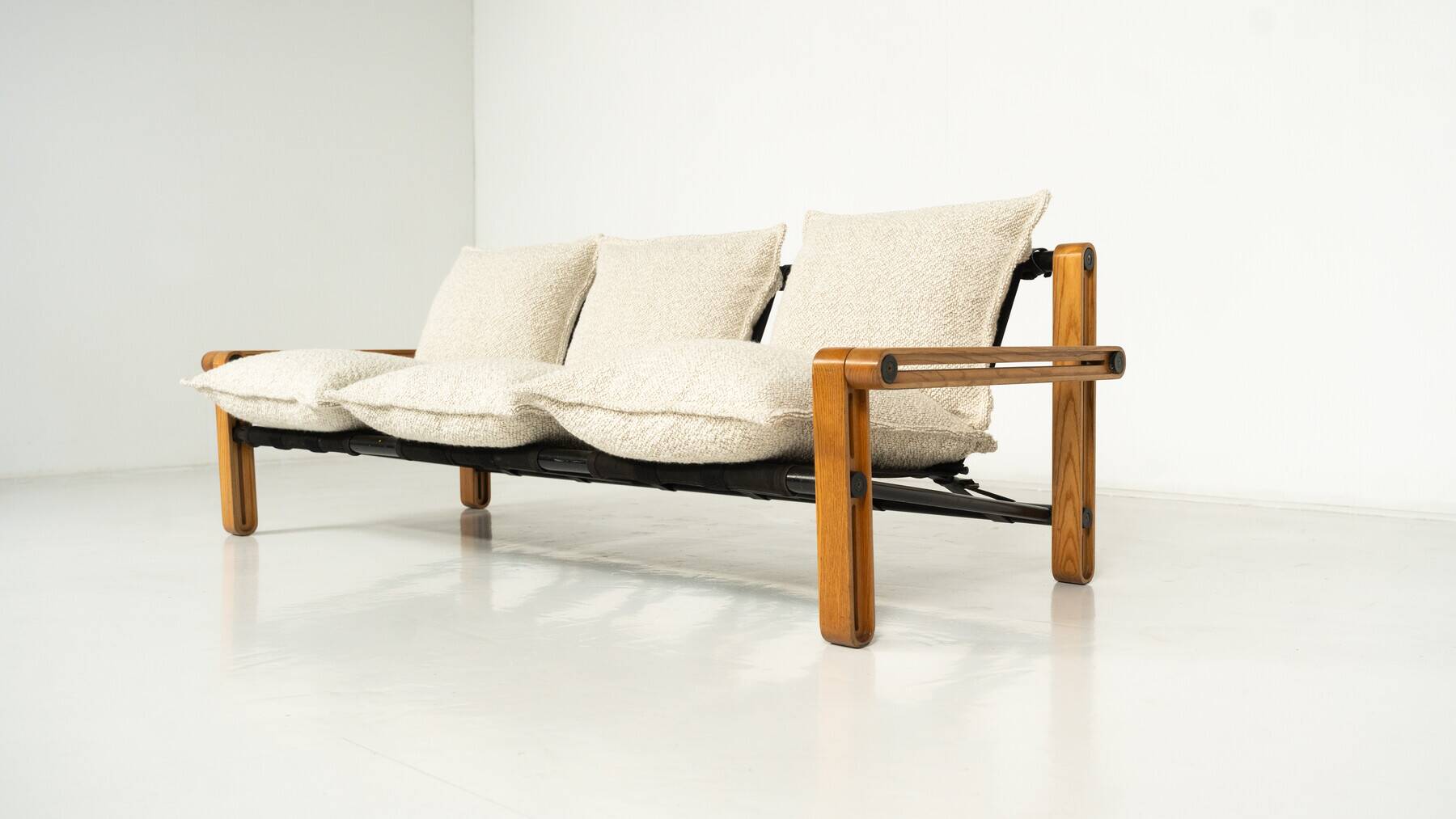 Canapé trois places moderne du milieu du siècle, années 1960 - Nouveau revêtement