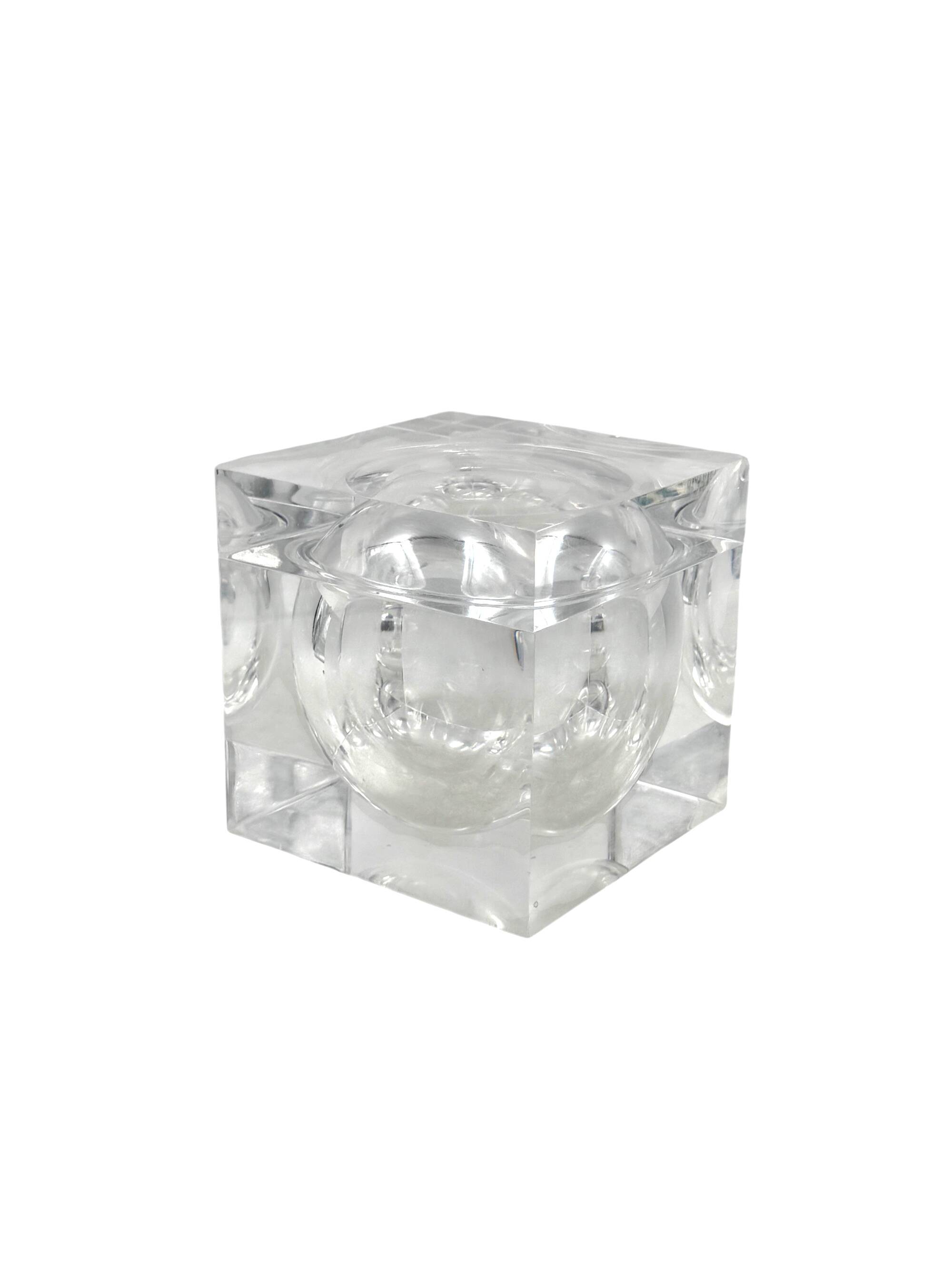 Seau à glace en Lucite, modèle Bombo, Studio TG, Guzzini, Italie, années 1970.