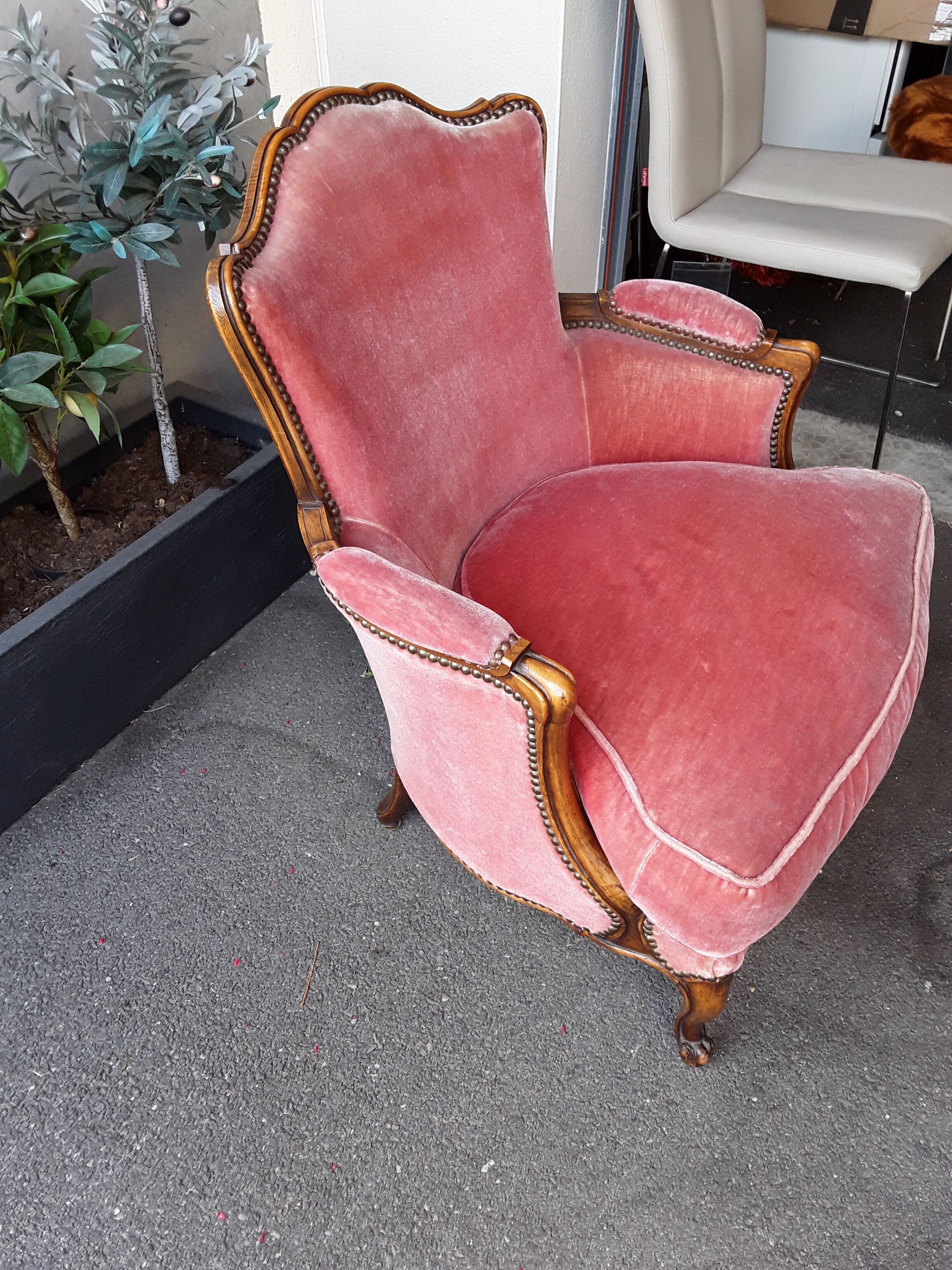 Louis XV-style shepherdess chair