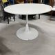 Table ronde avec pied tulipe