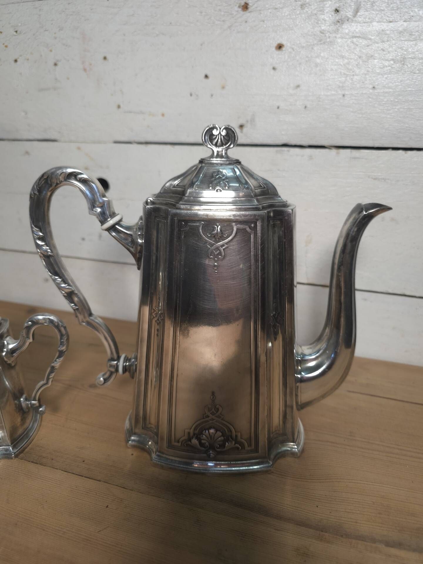 Service à café en métal argenté , cafetière et sucrier