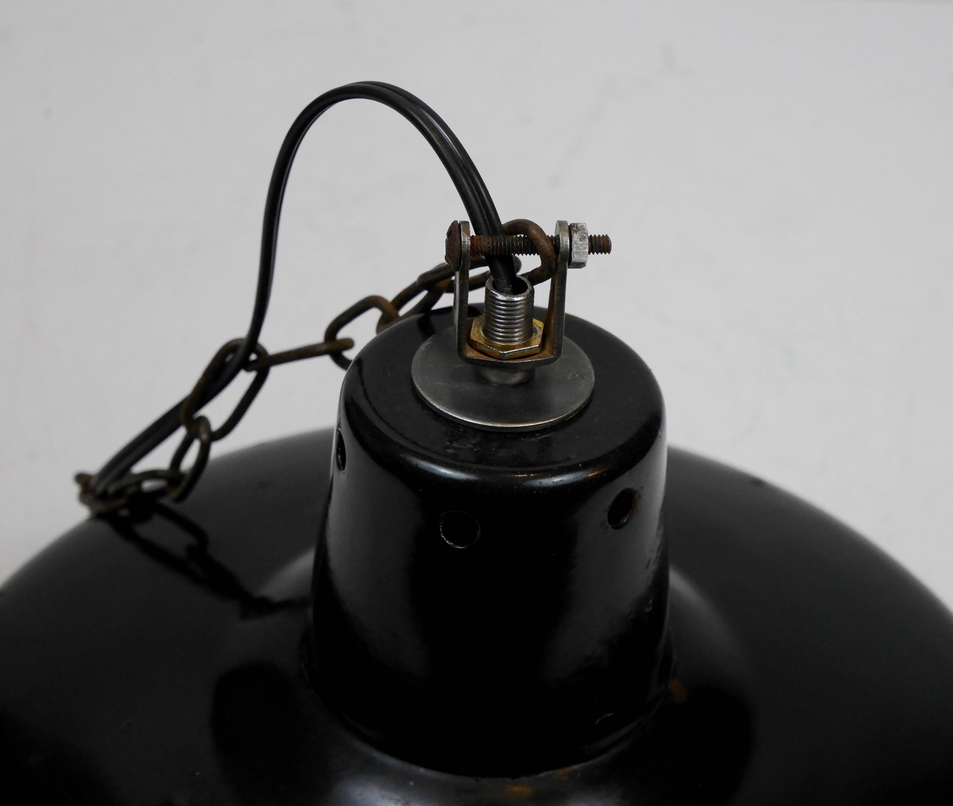 Suspension lampe industrielle tole emaillée noir