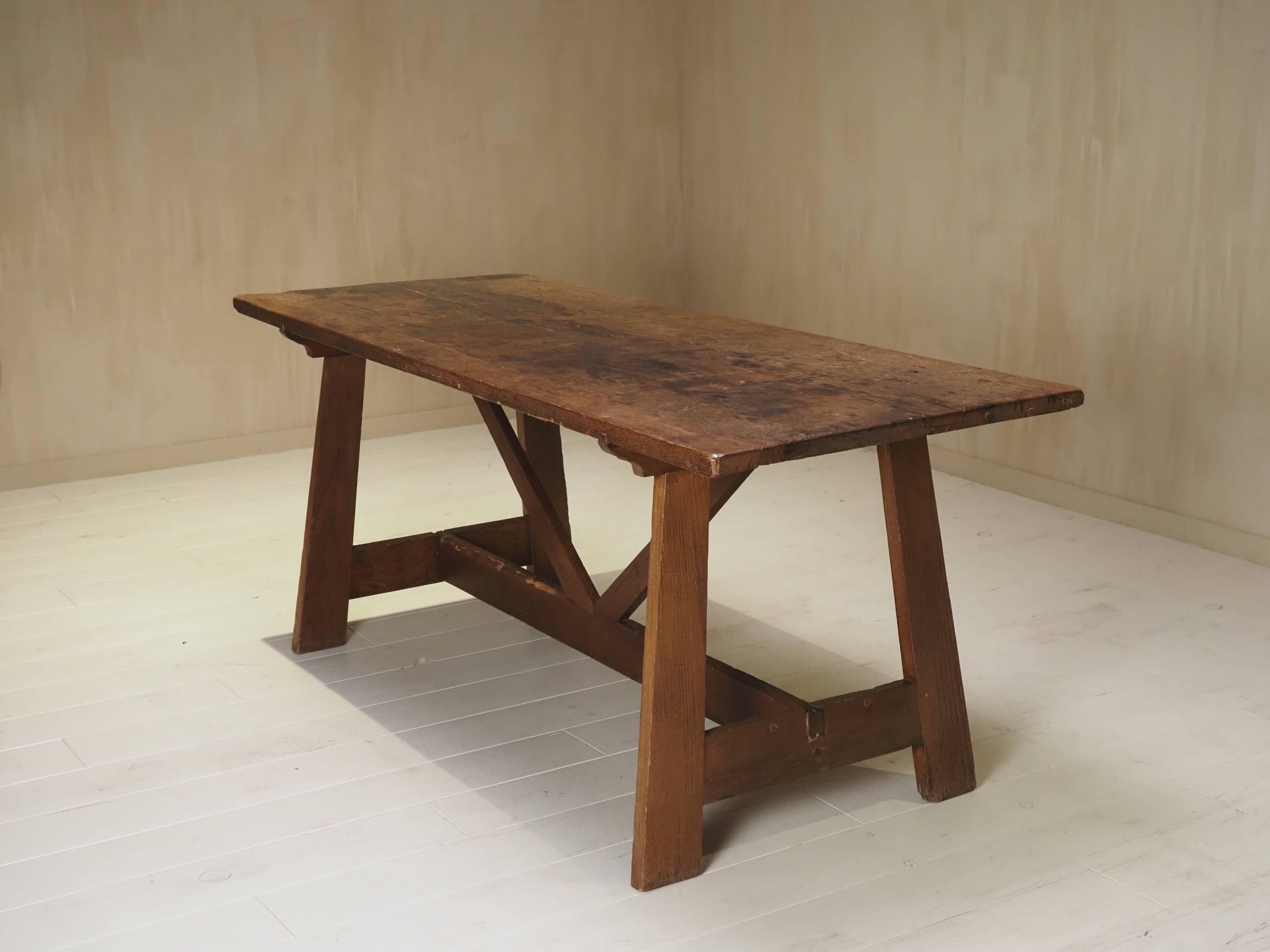 19th-century Italian dining table