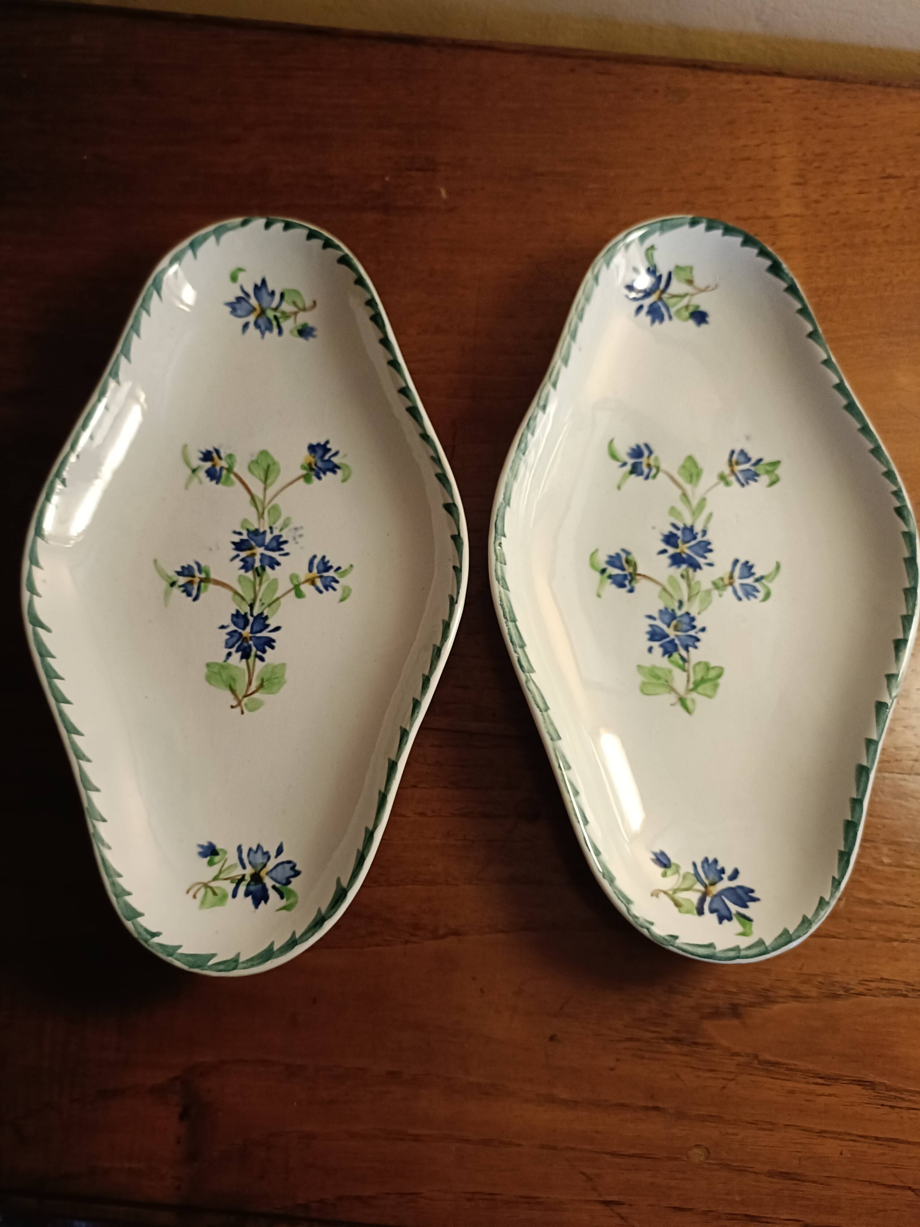 Two iron clay bowls decorated with cornflowers.