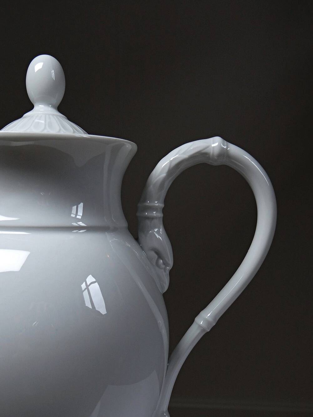 "Eagle" teapot, very fine white porcelain from Limoges by Raynaud, 1970s