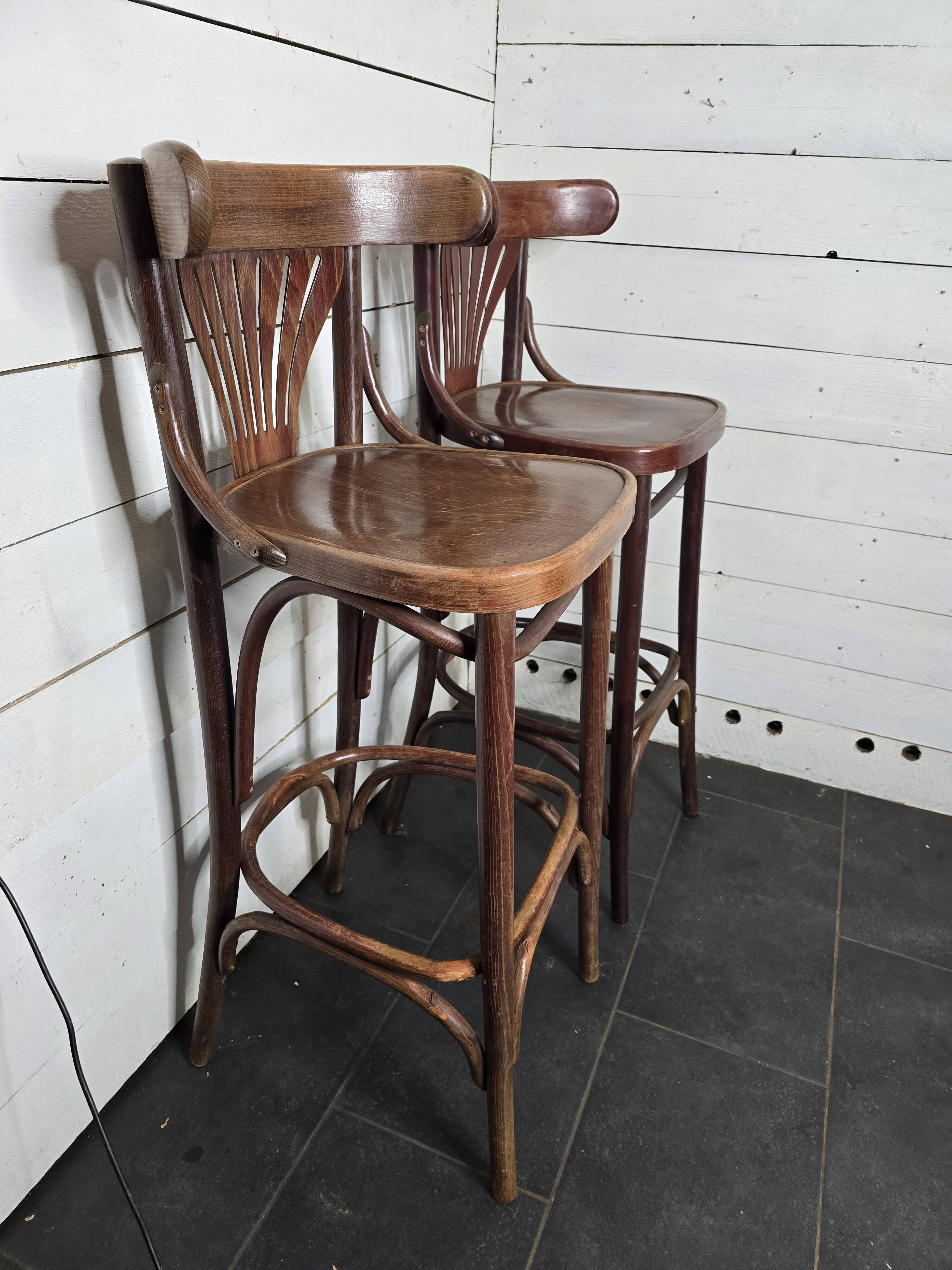 Paire de tabourets de bar à dossier