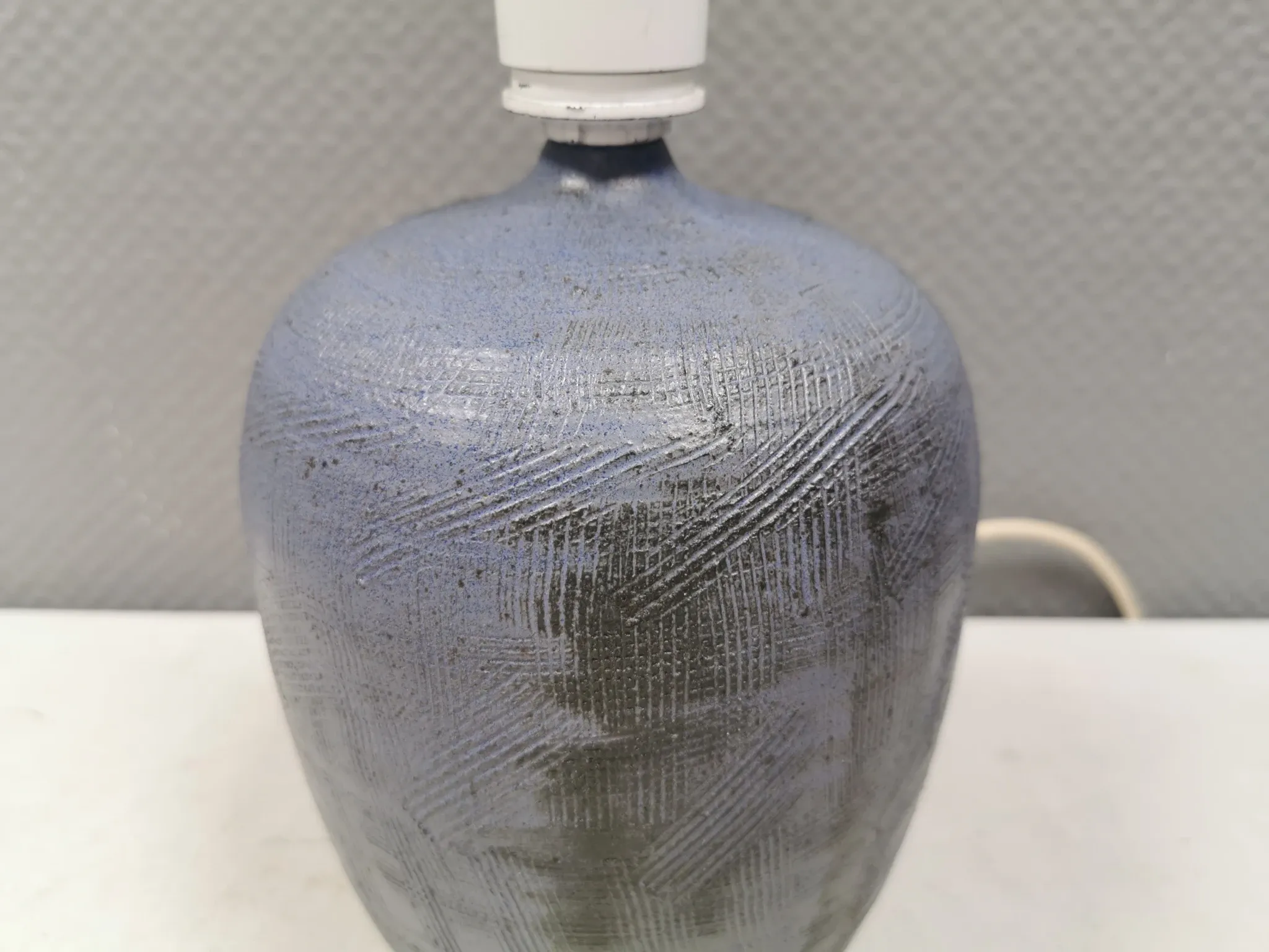 Ceramic table lamp