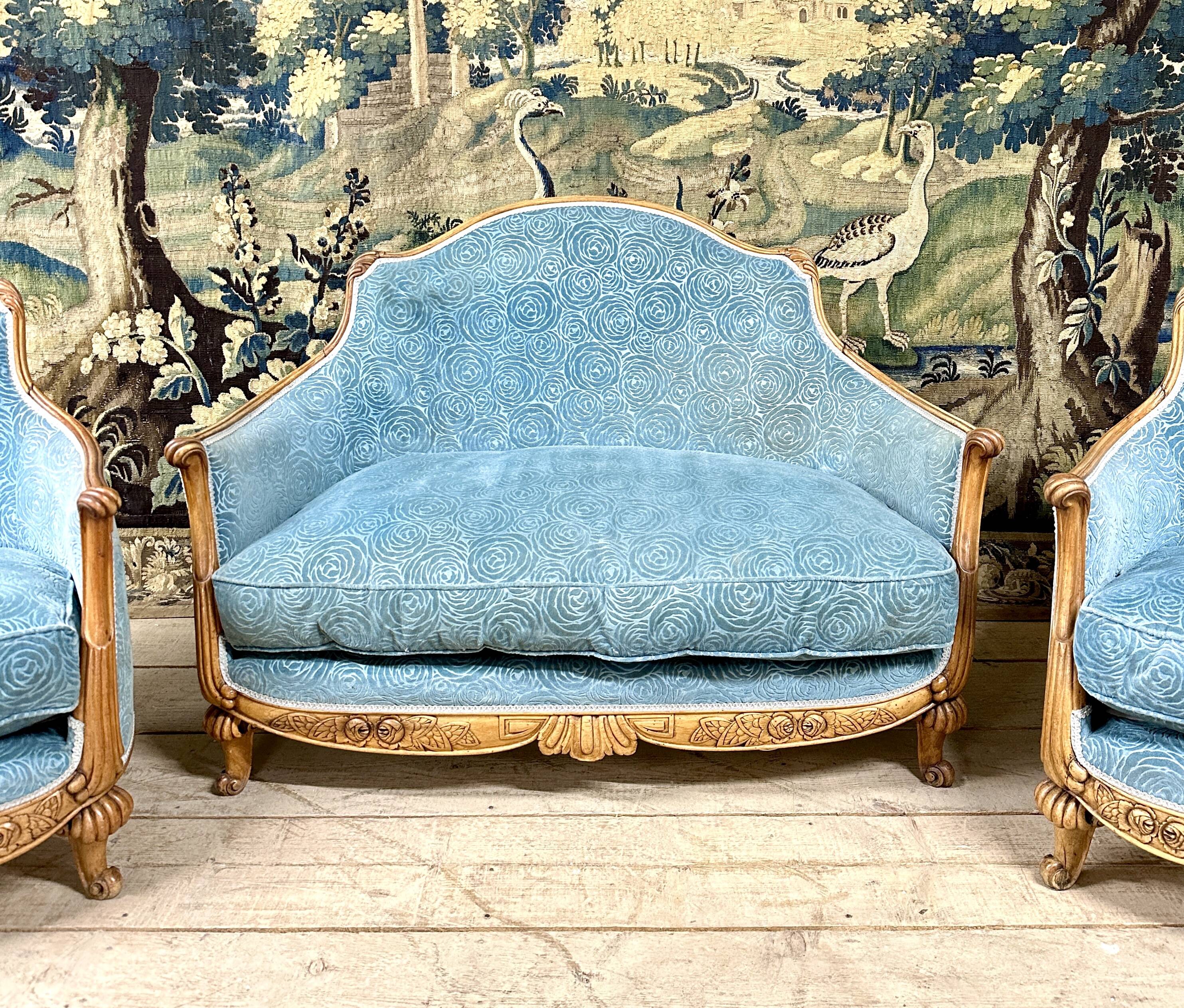 Art deco living room around 1920 in carved wood upholstered in blue velvet, a sofa two armchairs