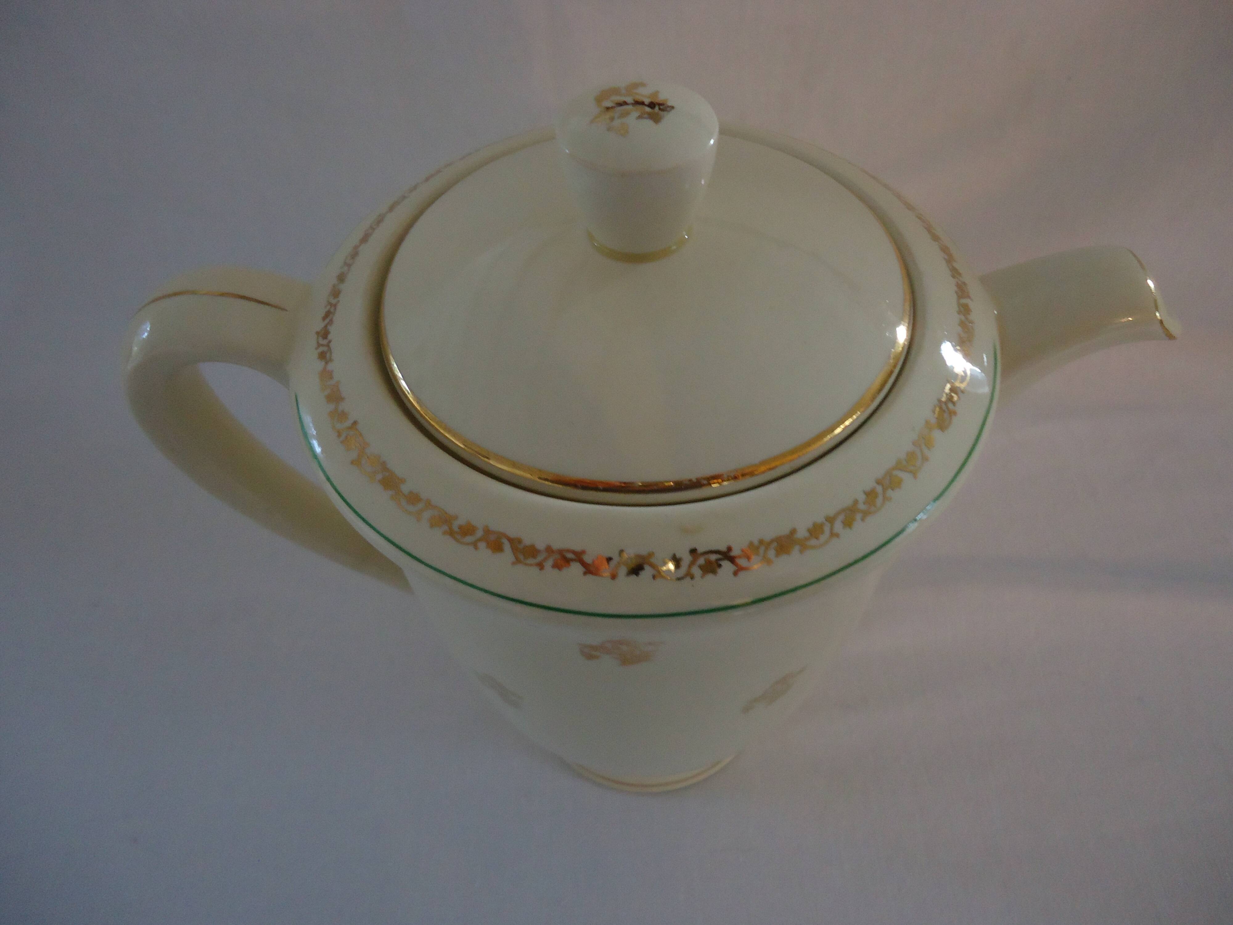 Antique pouring coffee pot in Gien earthenware, Valence model, A040