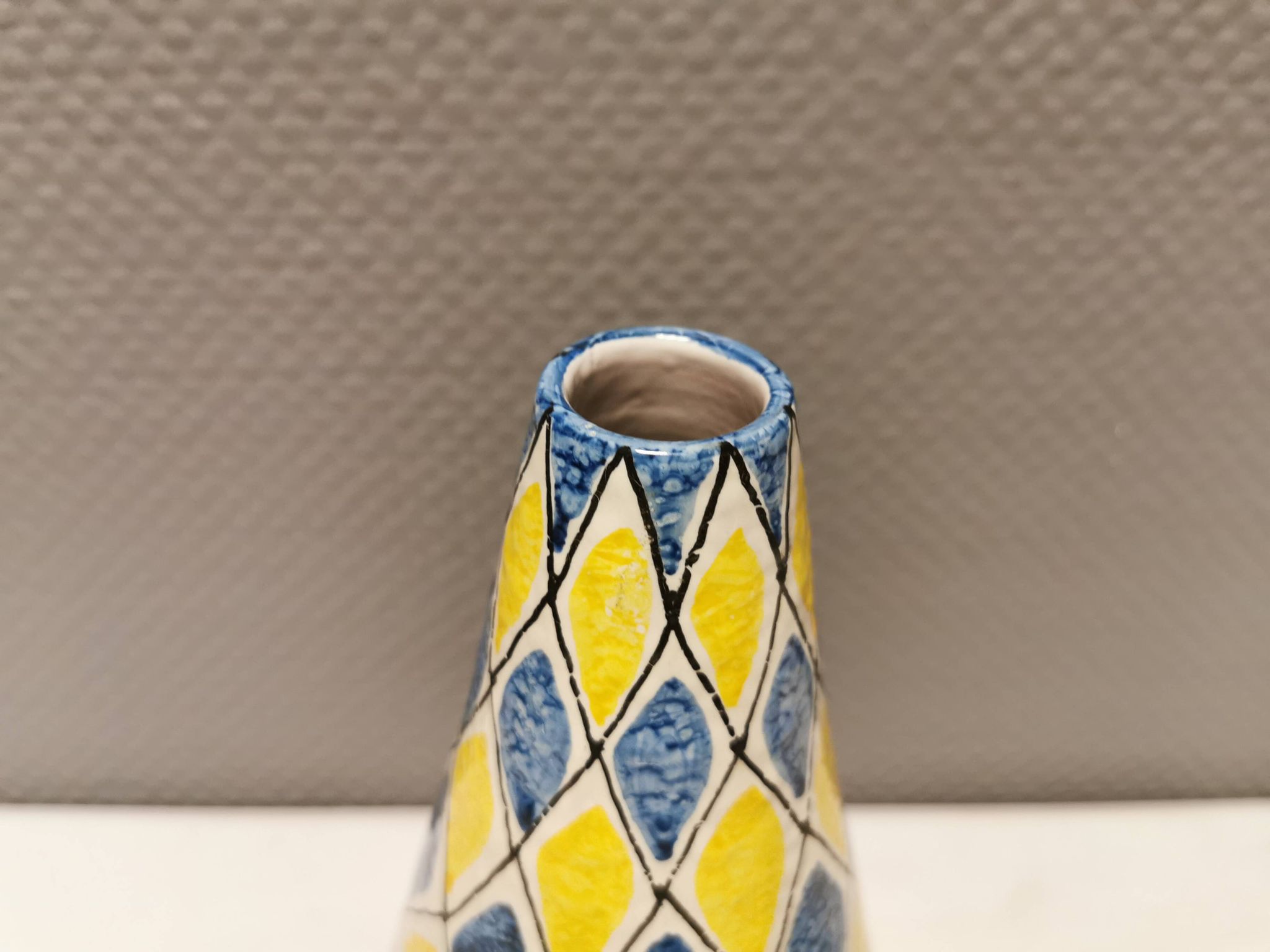 Vase italien à motif Arlequin dans un beau jaune/bleu