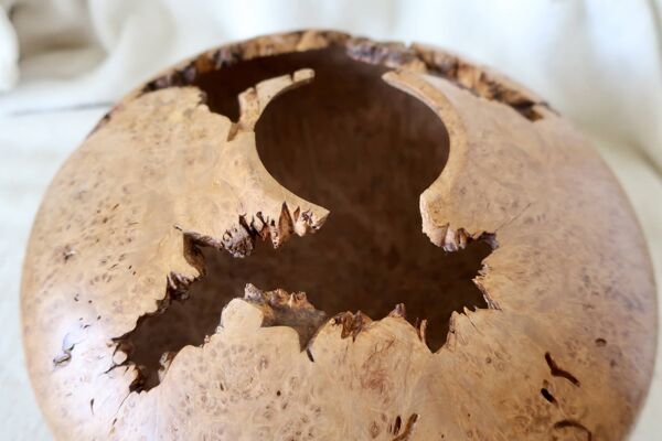 Mike Mahoney, Vase Sculpture en Loupe d'Erable, 28cm, TBE