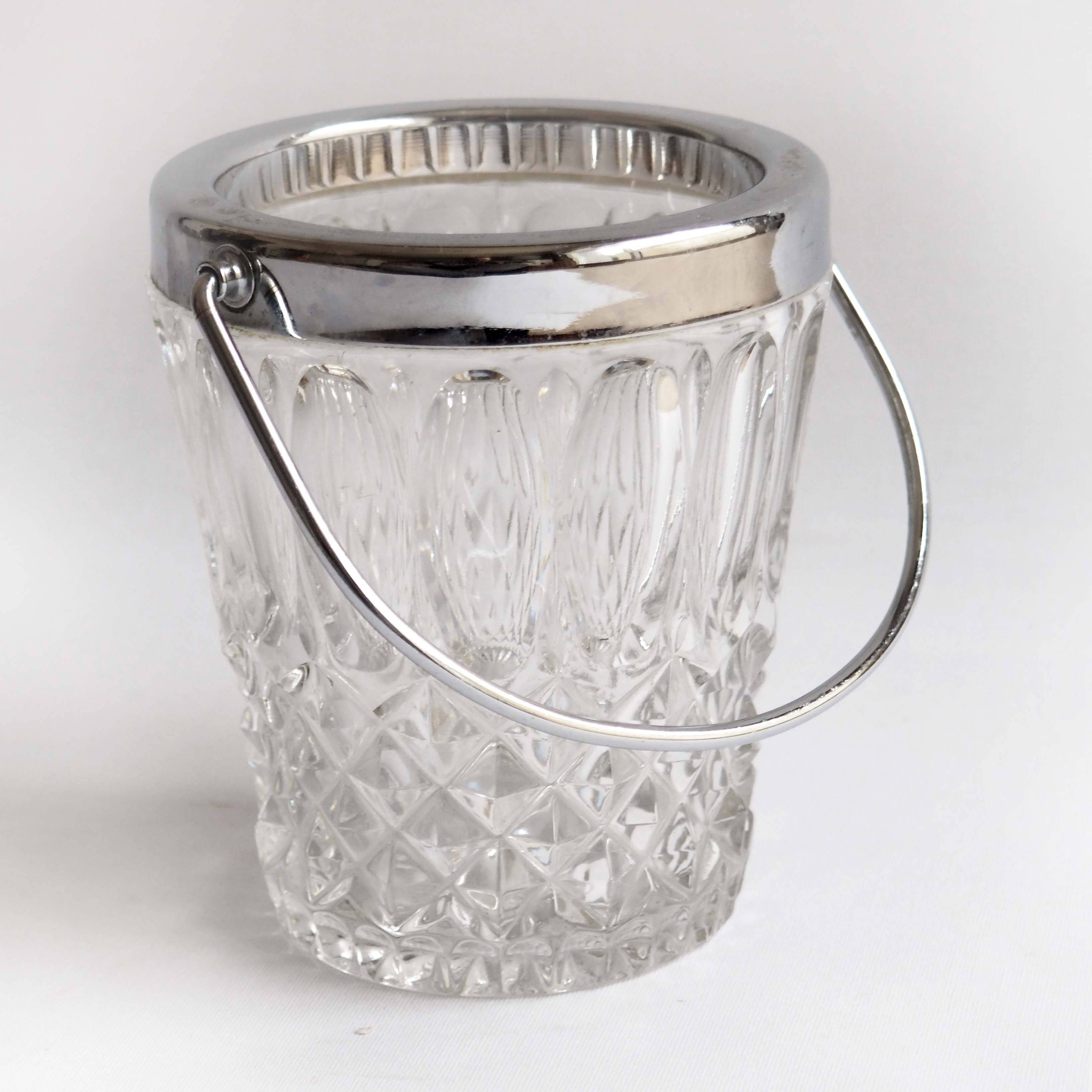 Rimmed glass ice bucket