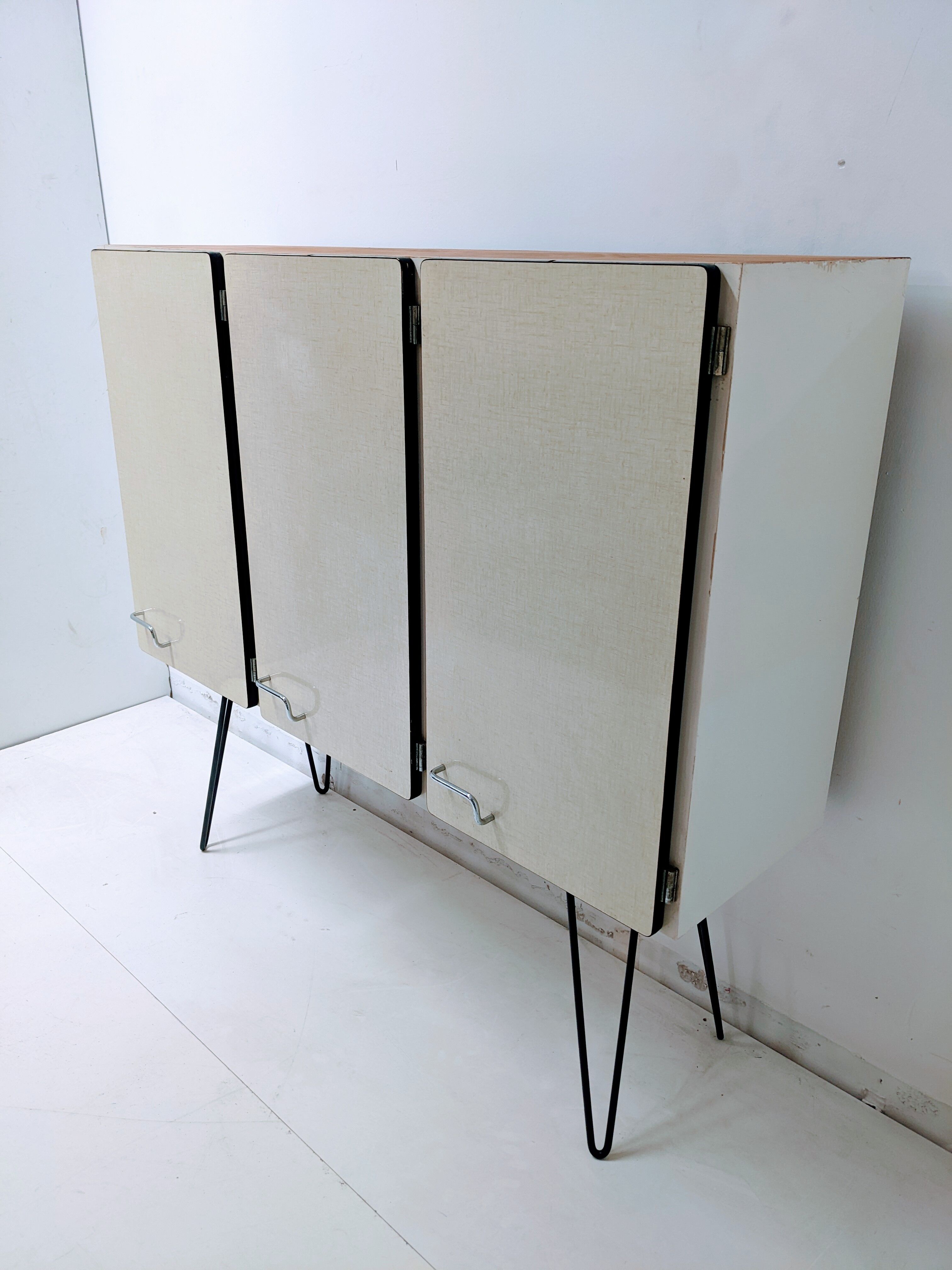Buffet in formica and wood