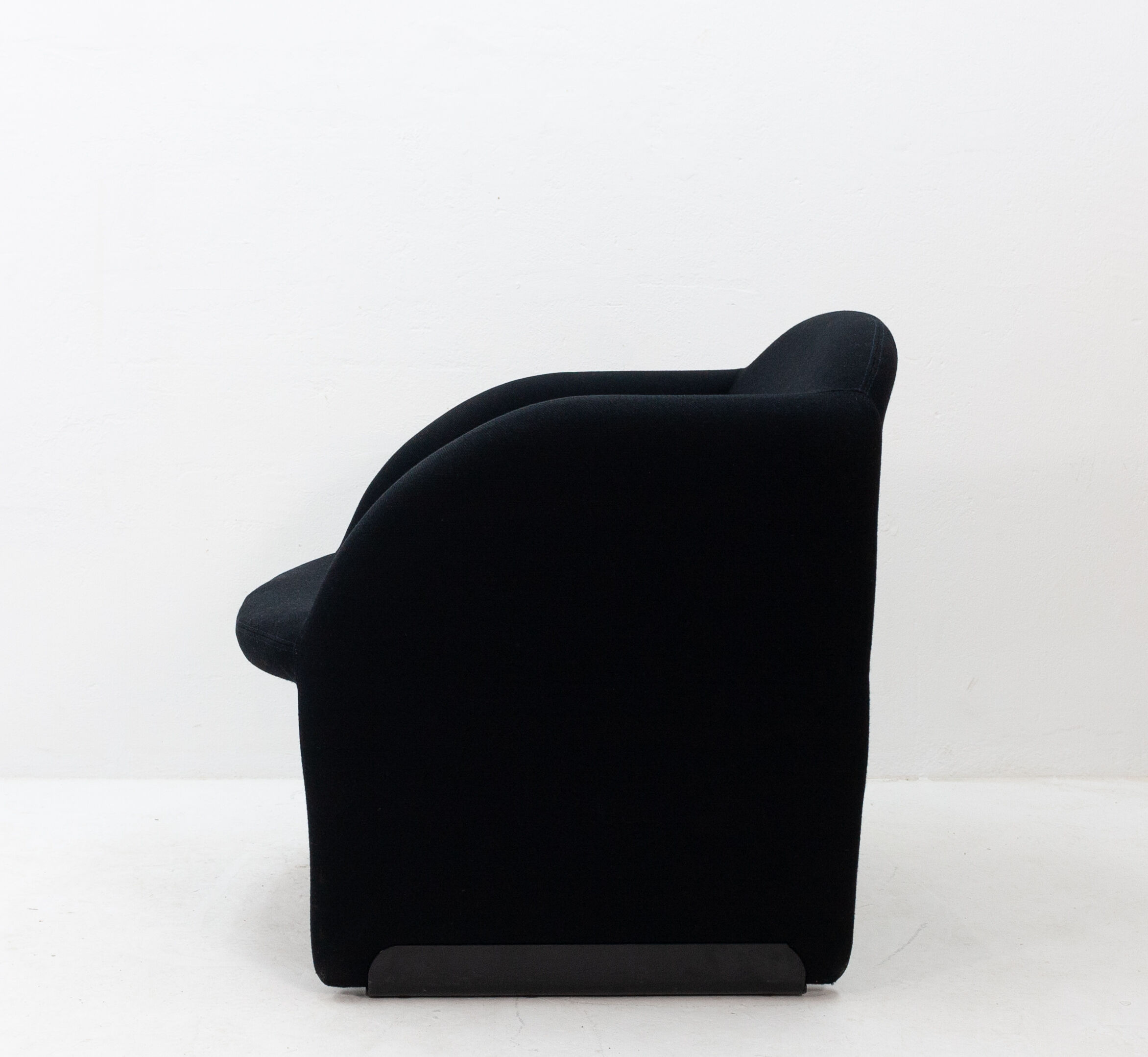 Pierre Paulin Ben armchair