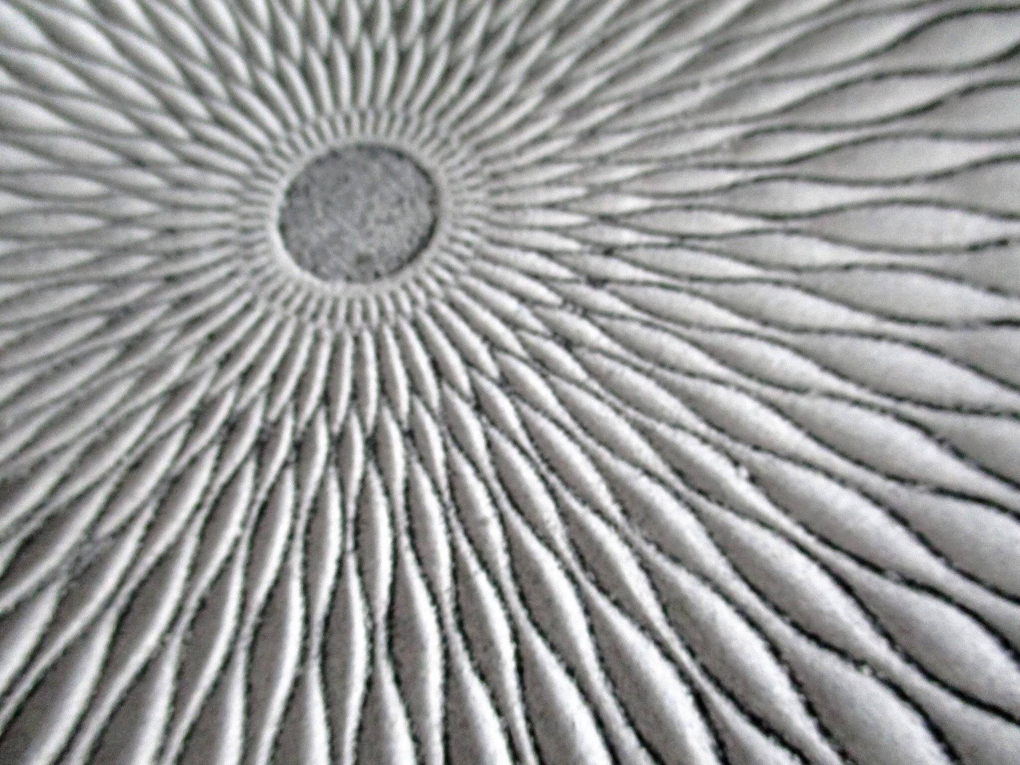 Plateau de présentation, rond en bois sculpté