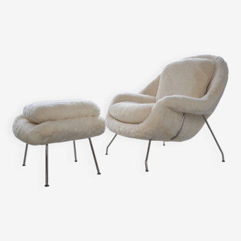 Womb Chair and Ottoman in fluffy white fabric by Eero Saarinen
