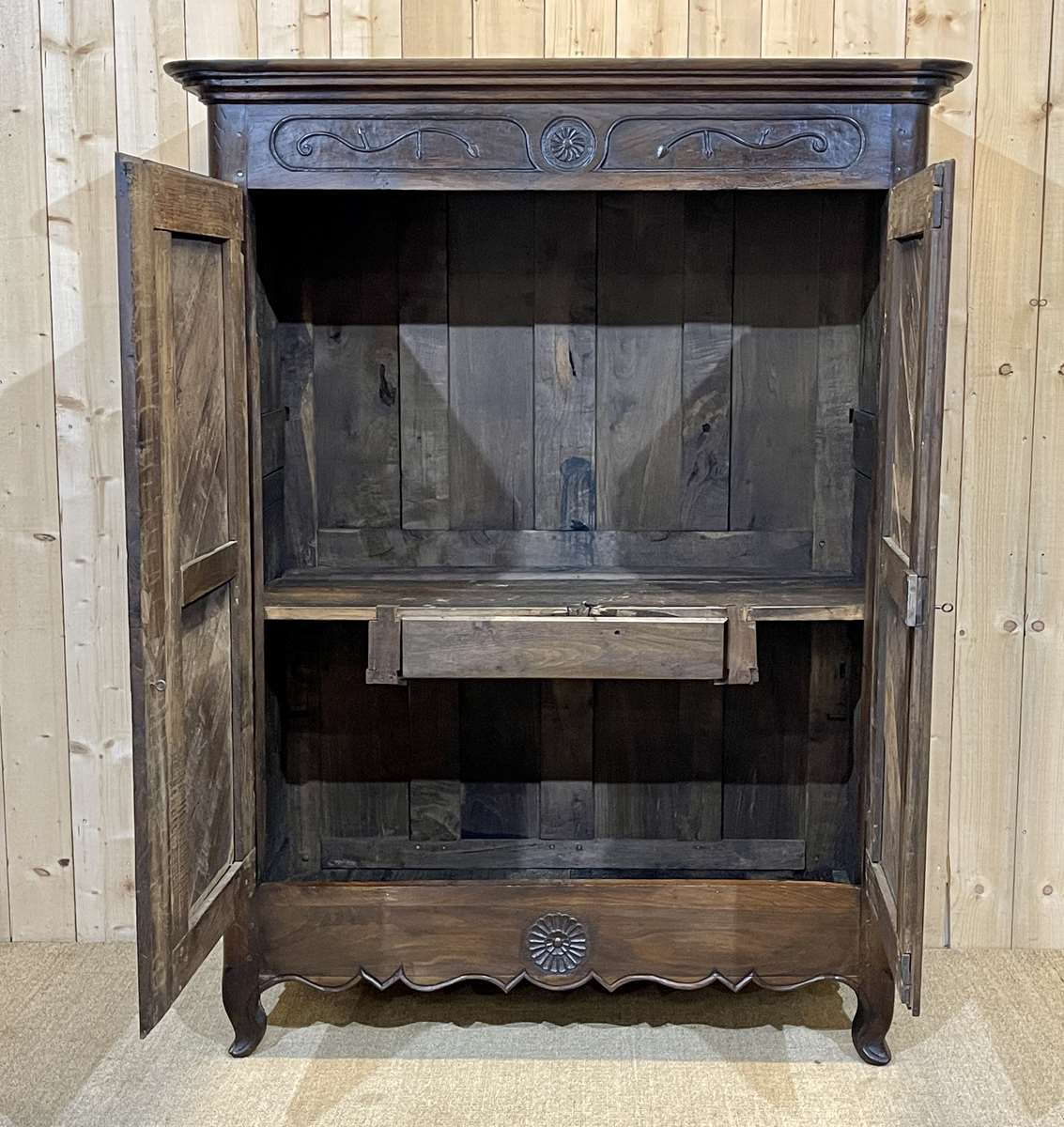 Breton chestnut cabinet of the nineteenth - removable