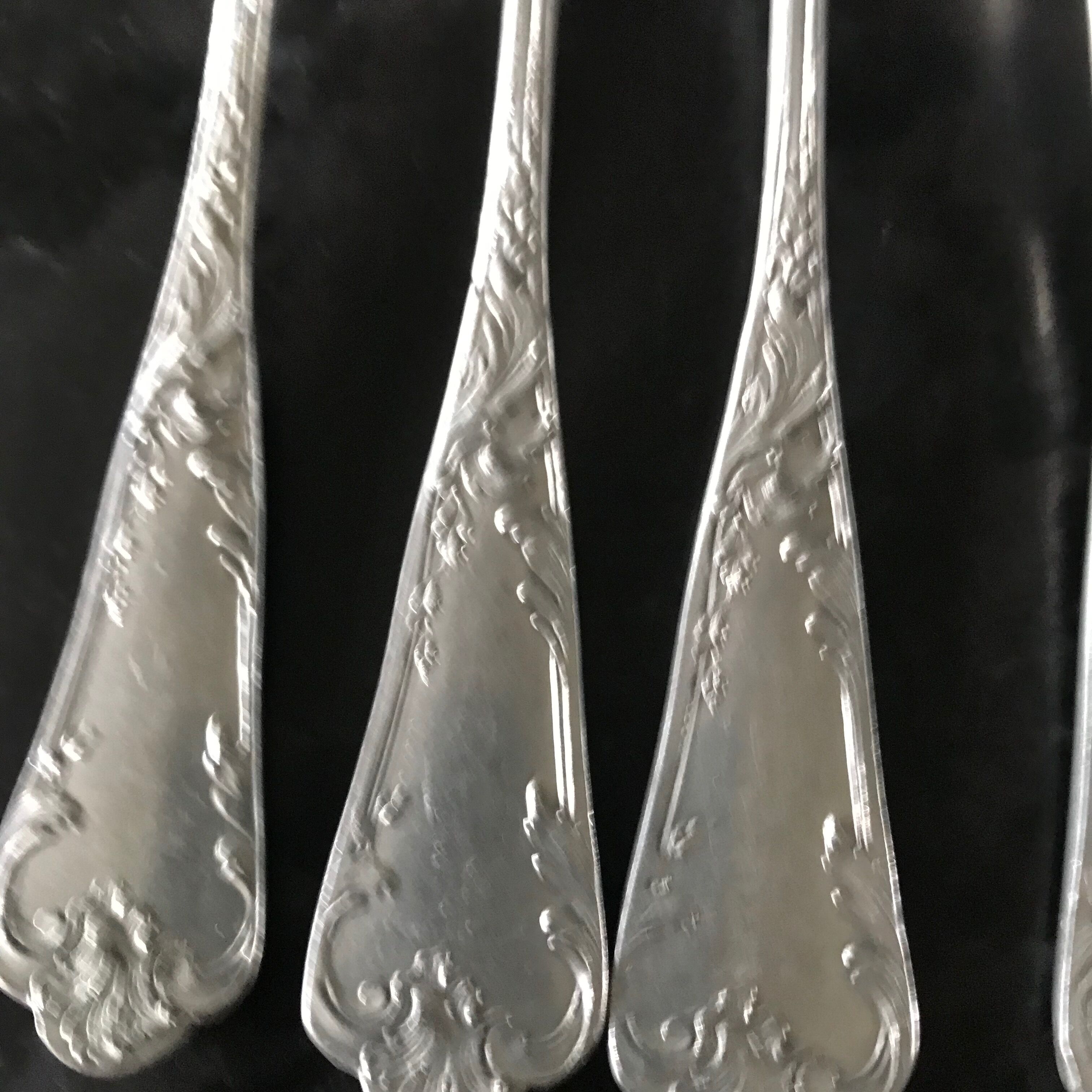 Pop-up Christmas 2022 Set of 6 cutlery in chiseled metal dating from the early twentieth century