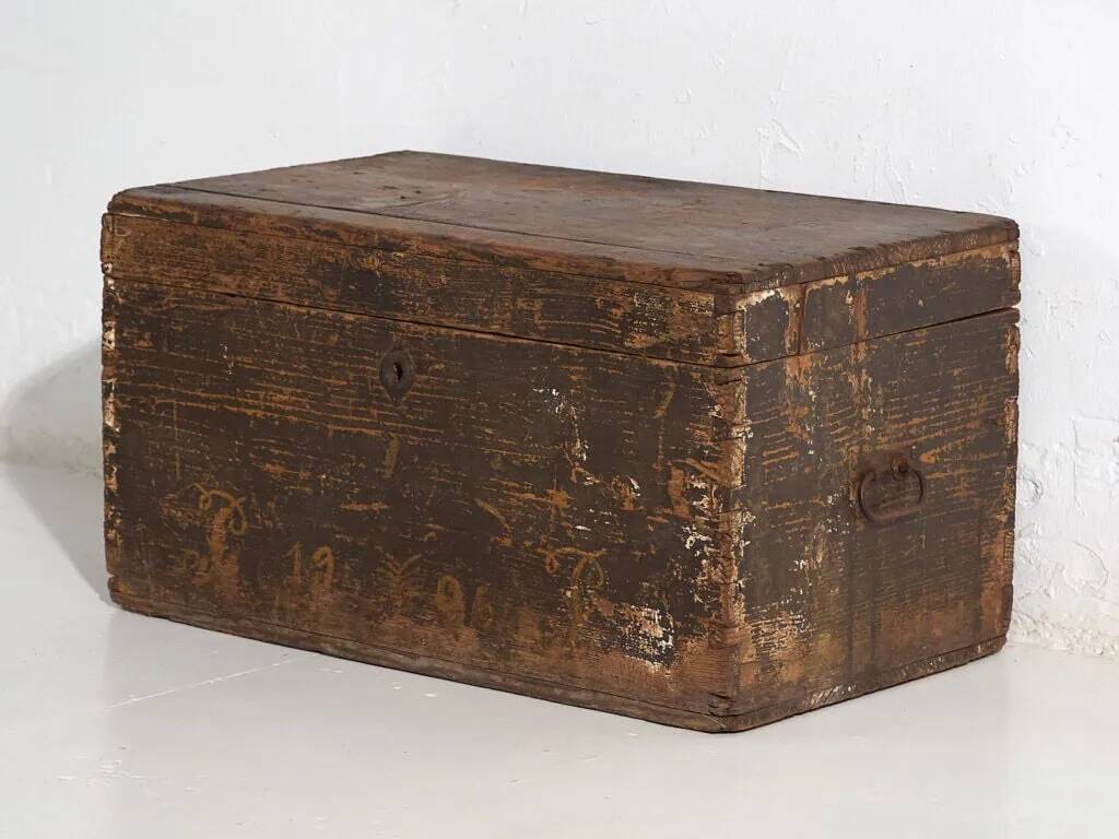 Antique chest with dark patina (Year 1906) #5