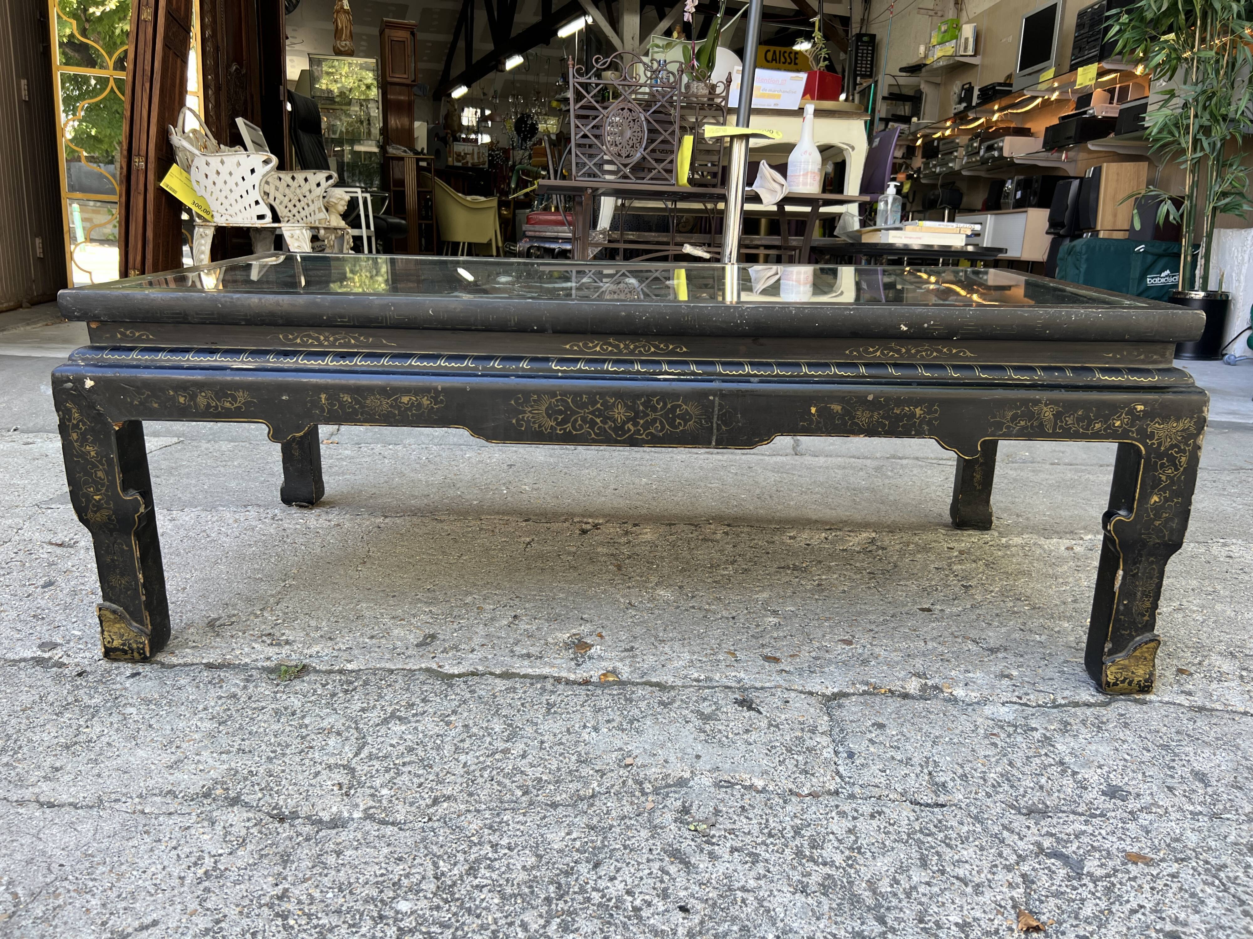 Chinese coffee table with mother-of-pearl and ivory stone inlays