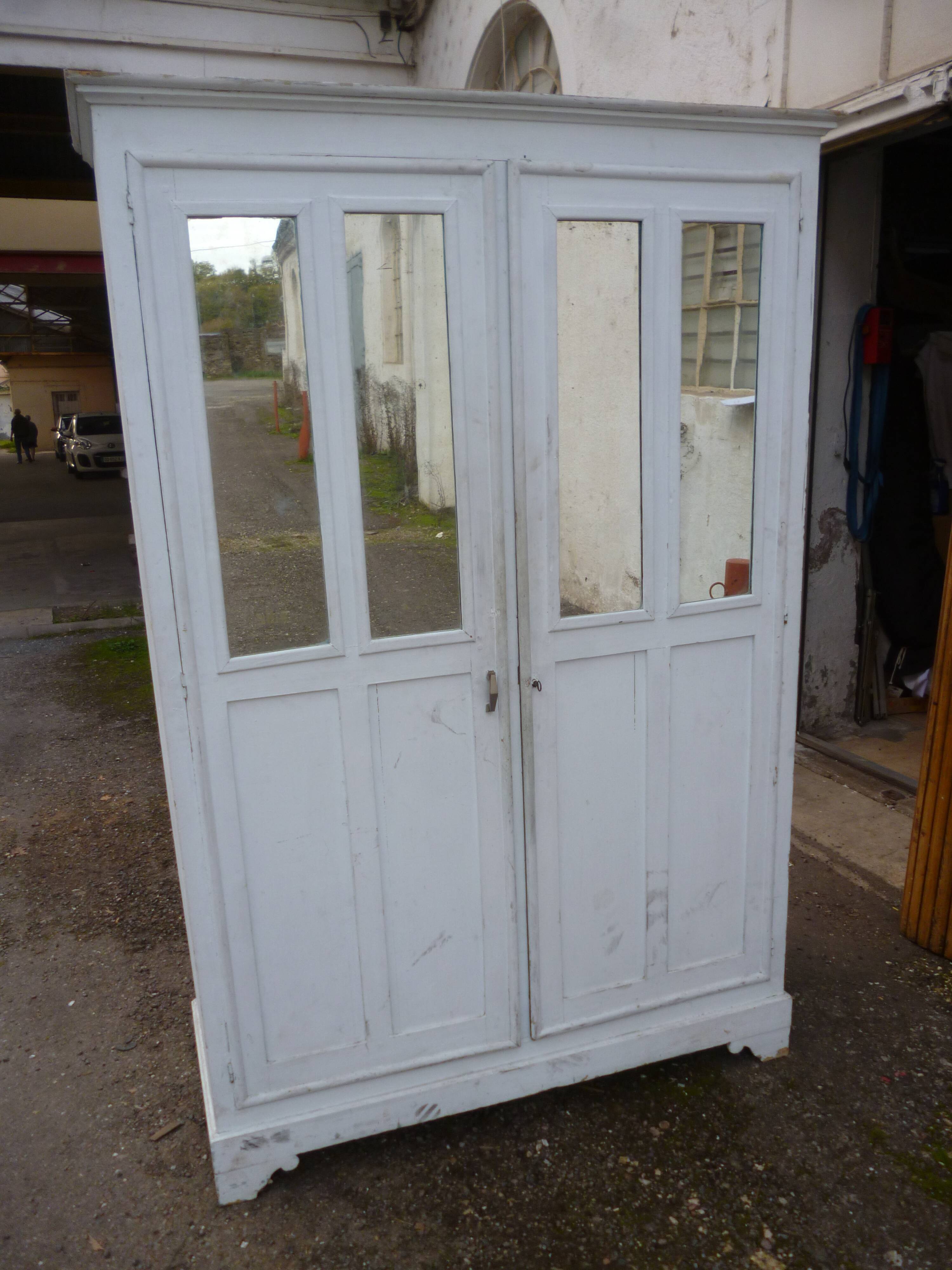 Vintage cabinet 2 doors antique patina