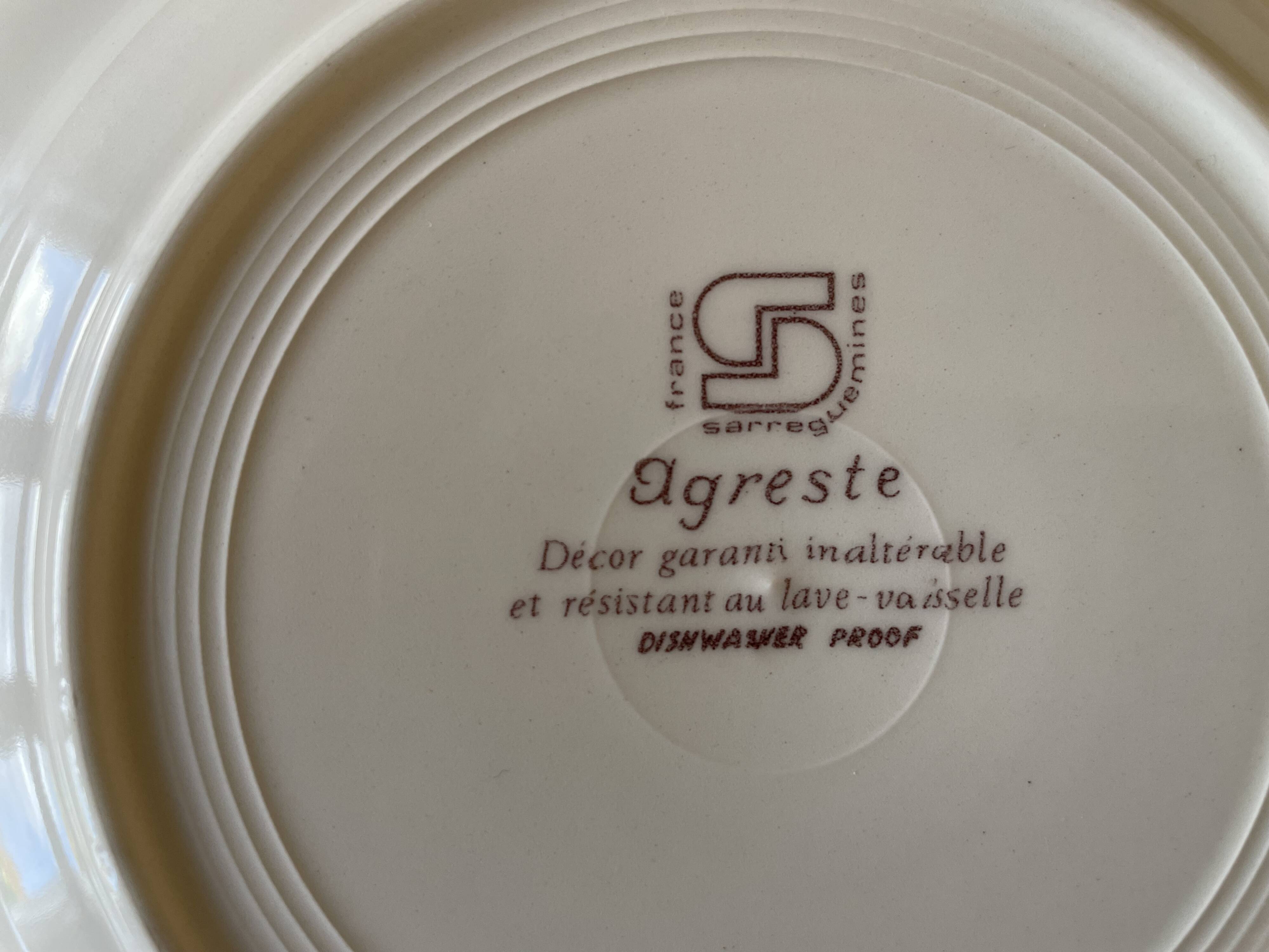 8 assiettes creuses anciennes en faïence de Sarreguemines