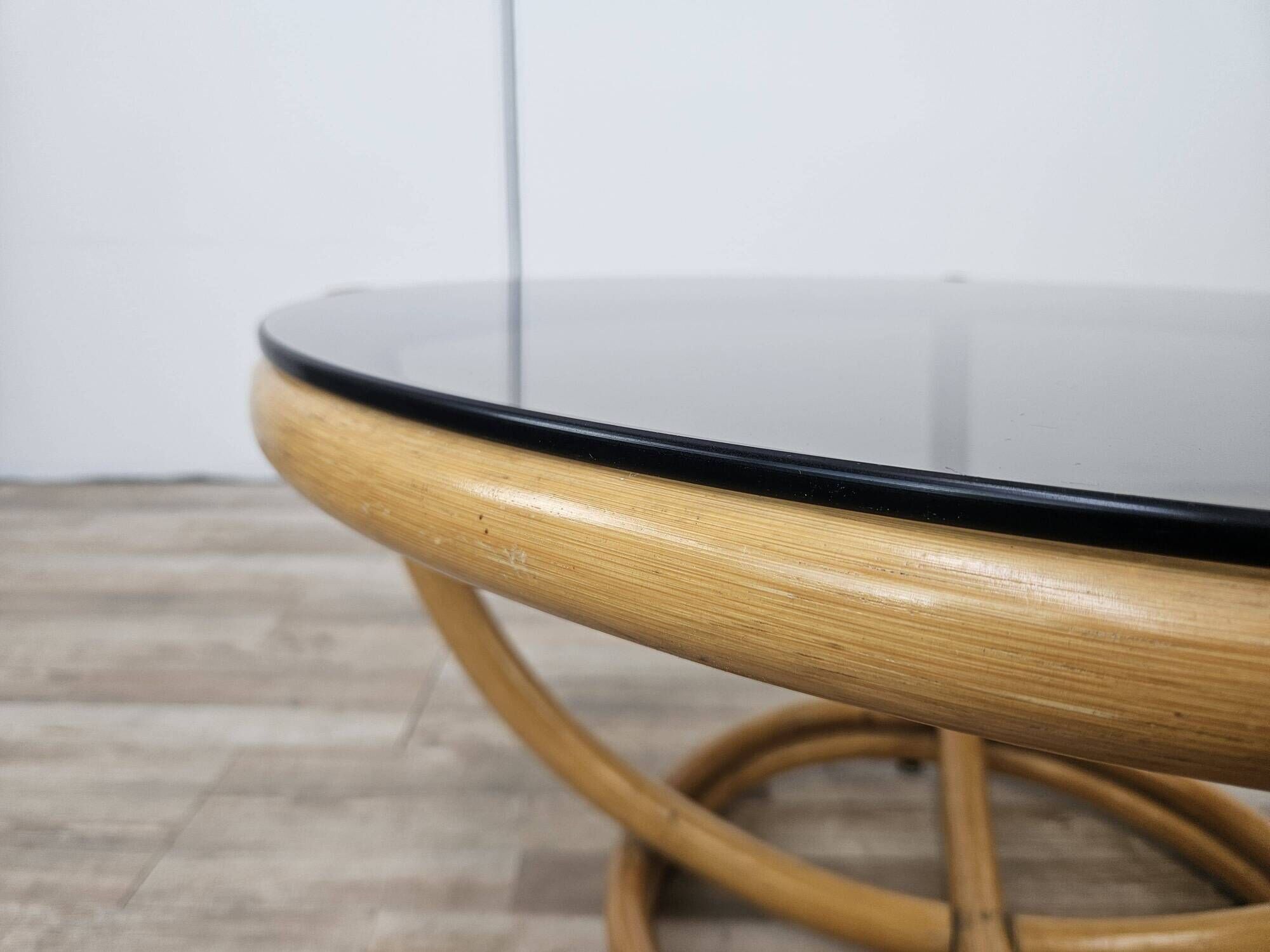 Table basse ronde vintage en bambou et verre fumé